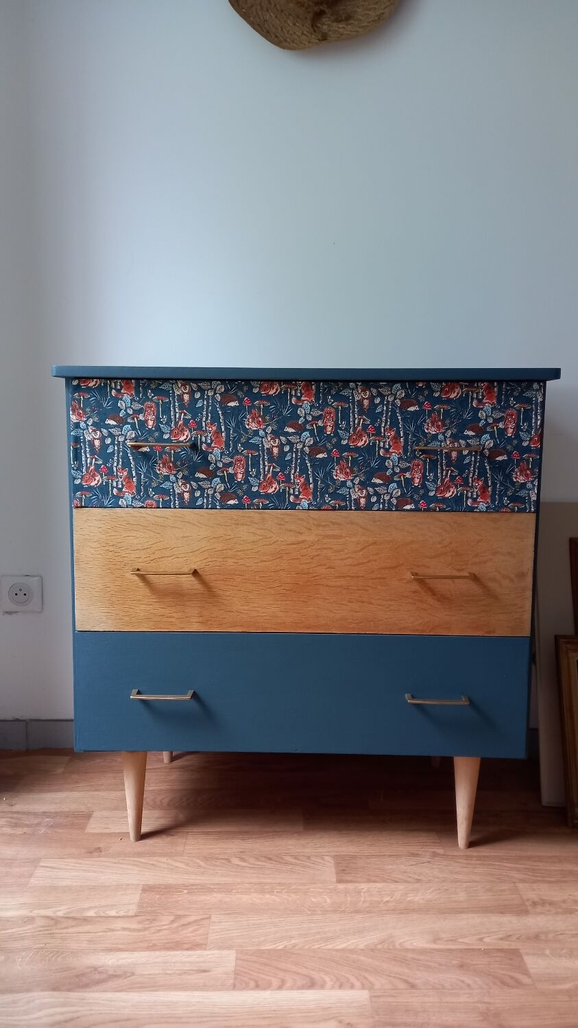 Vintage chest of drawers