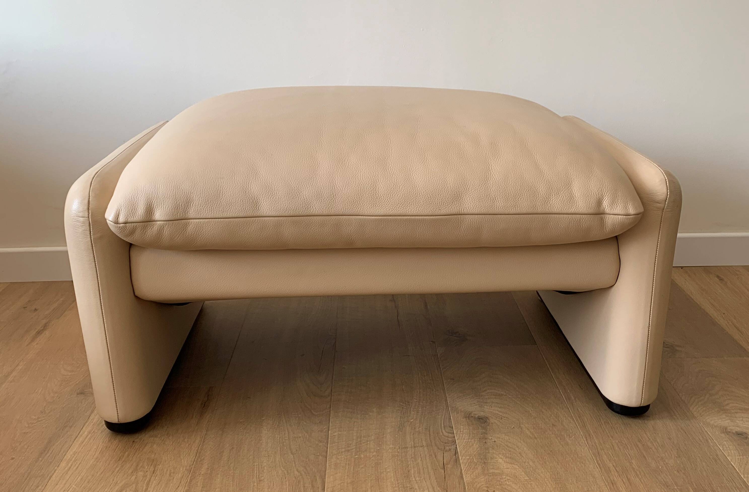 Ottoman Maralunga in leather Cassina