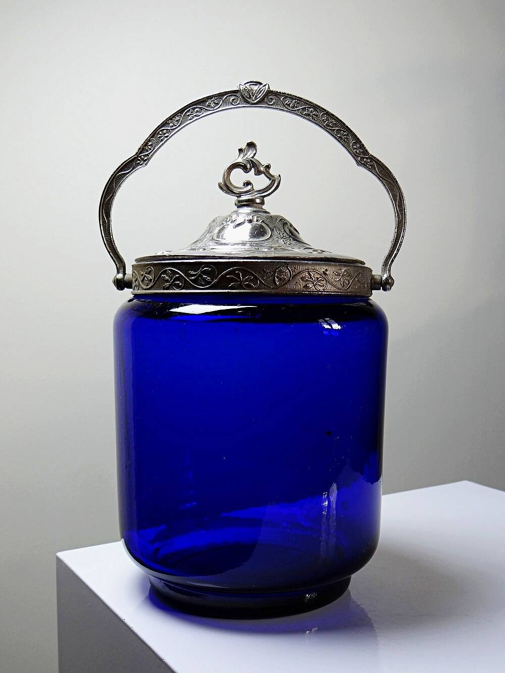 Antique biscuit jar/sweet jar, cobalt blue glass and silver-plated metal, early 20th century.