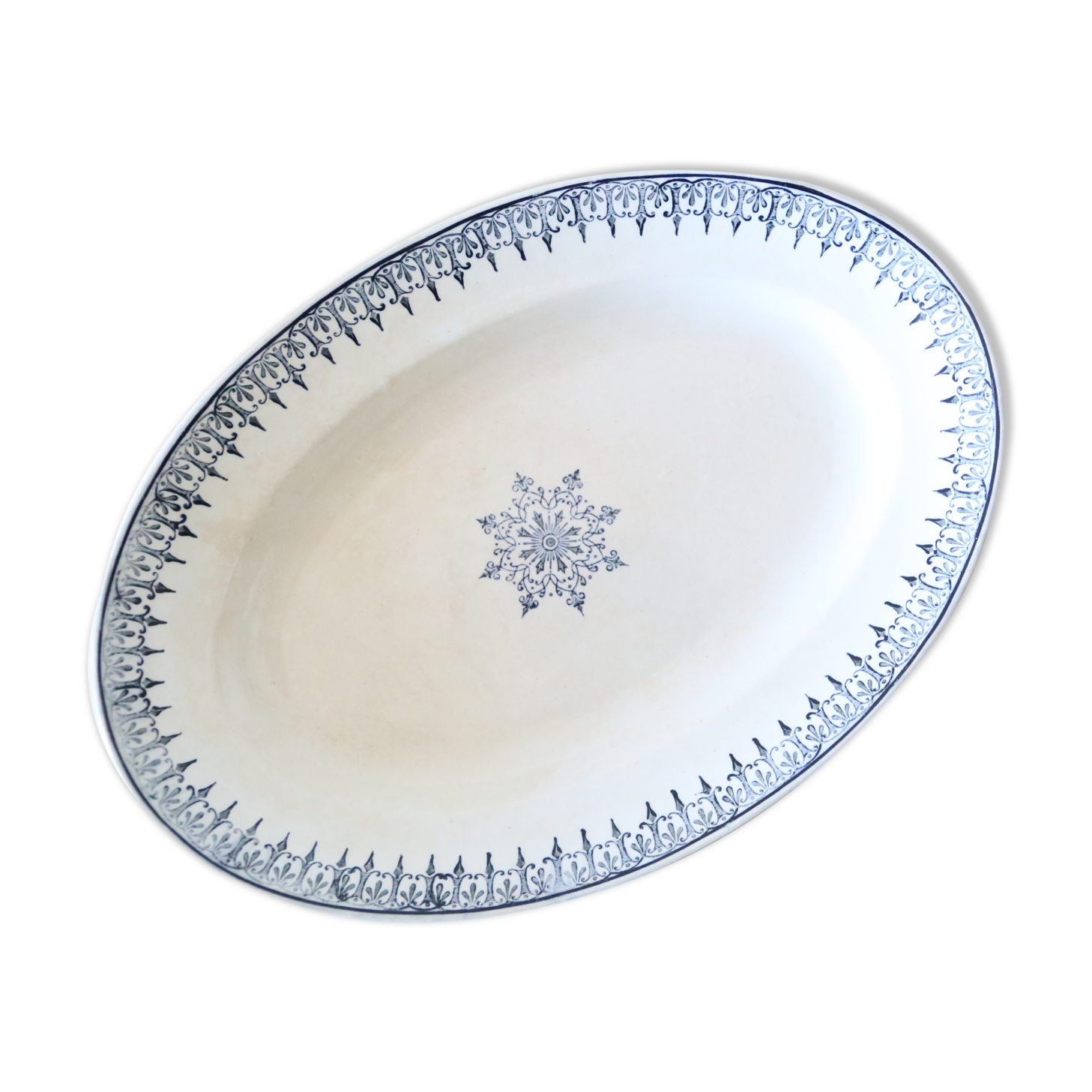 Oval dish, Saint Amand, iron earth