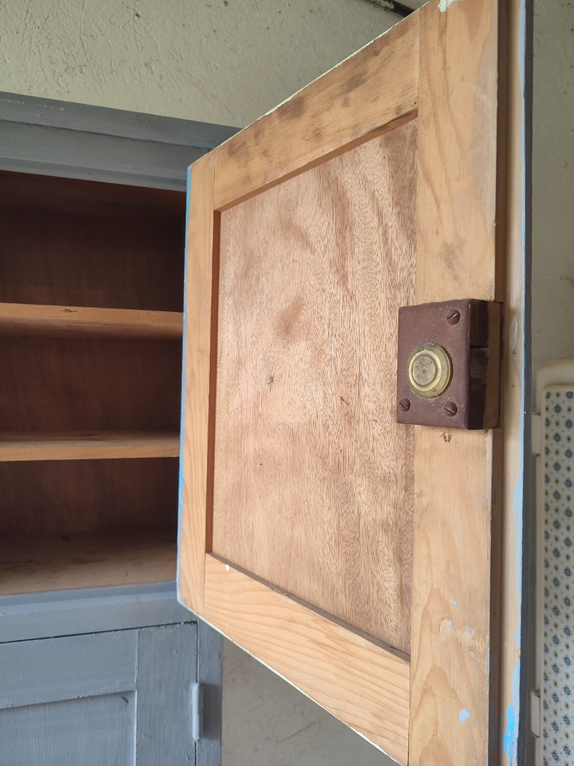 Armoire parisienne