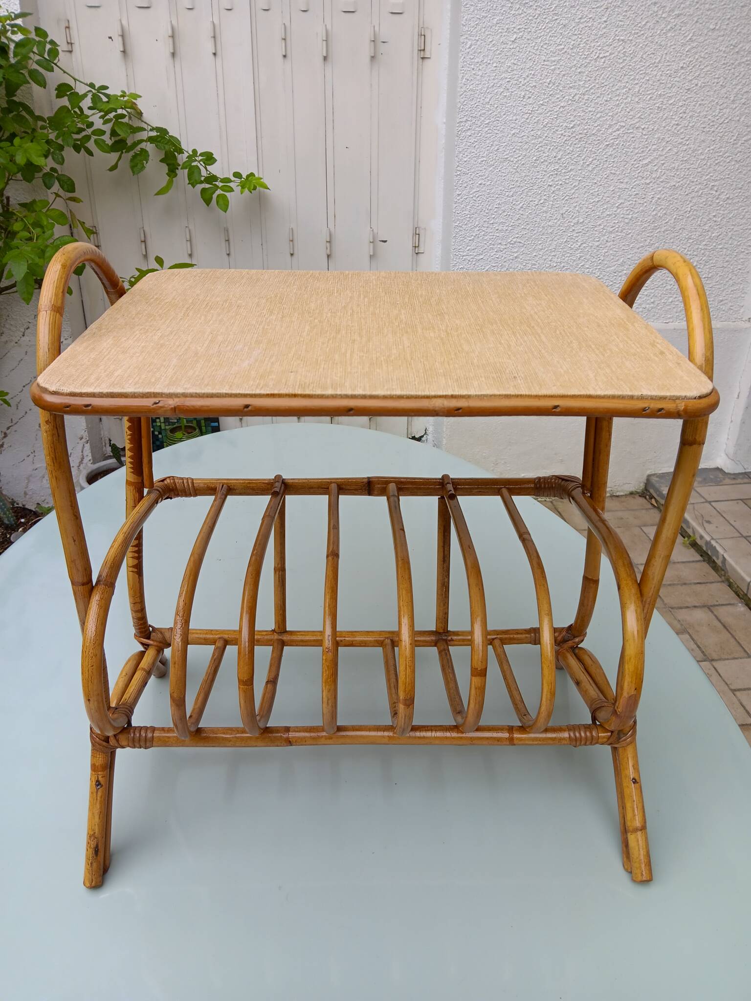 Rattan side table, magazine rack or record rack. Vintage 60s.