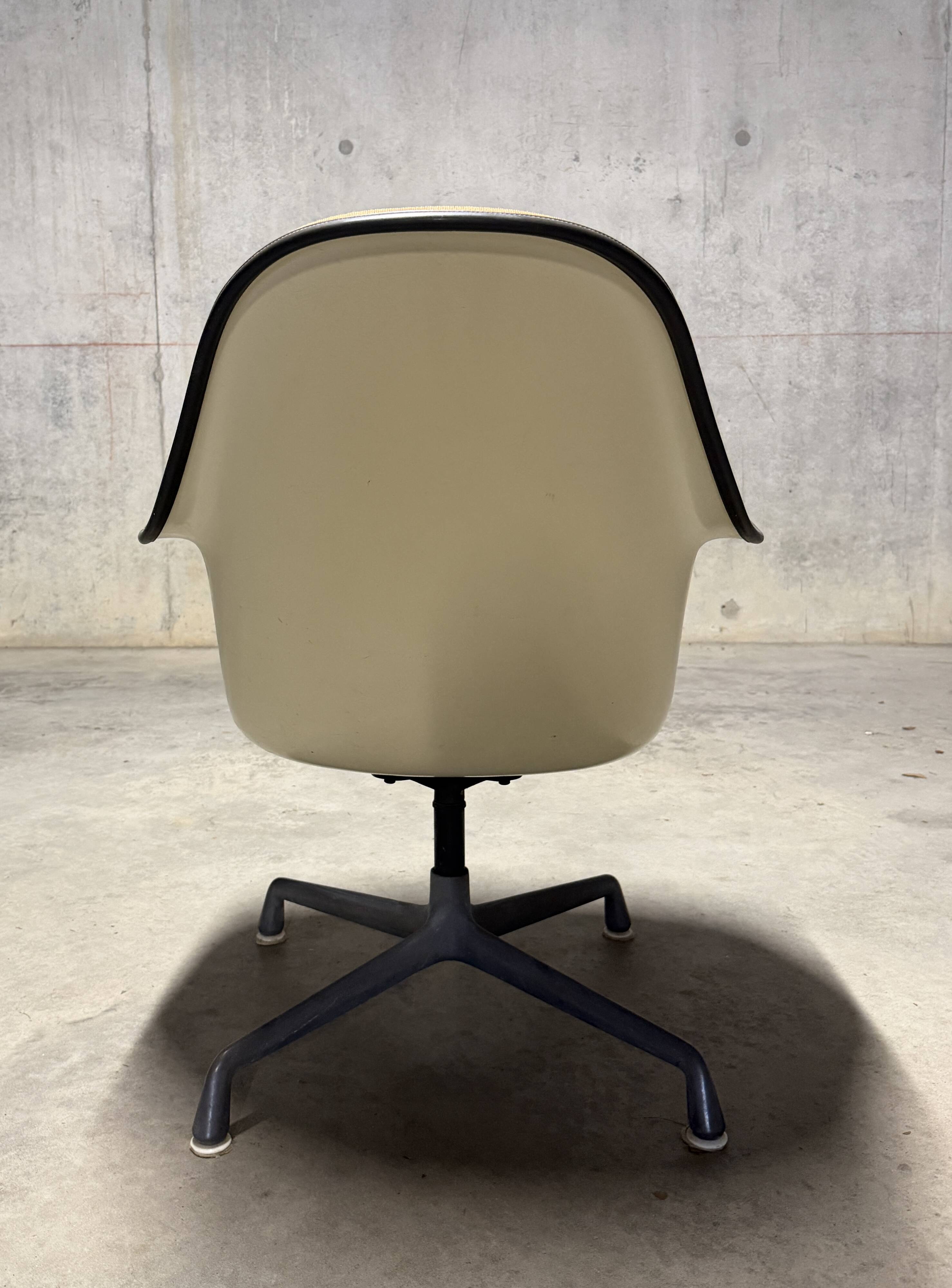 "Loose Cushion" armchair by Charles & Ray Eames for Herman Miller 1970