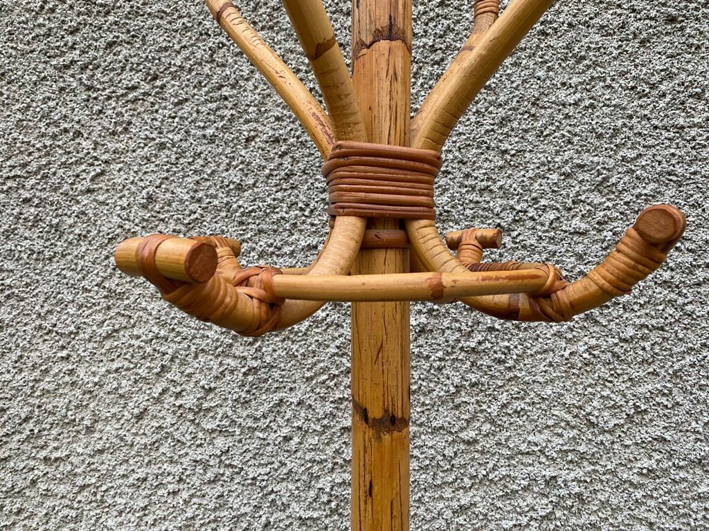 Parrot coat rack in vintage rattan 1970