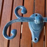 Wall-mounted towel rack