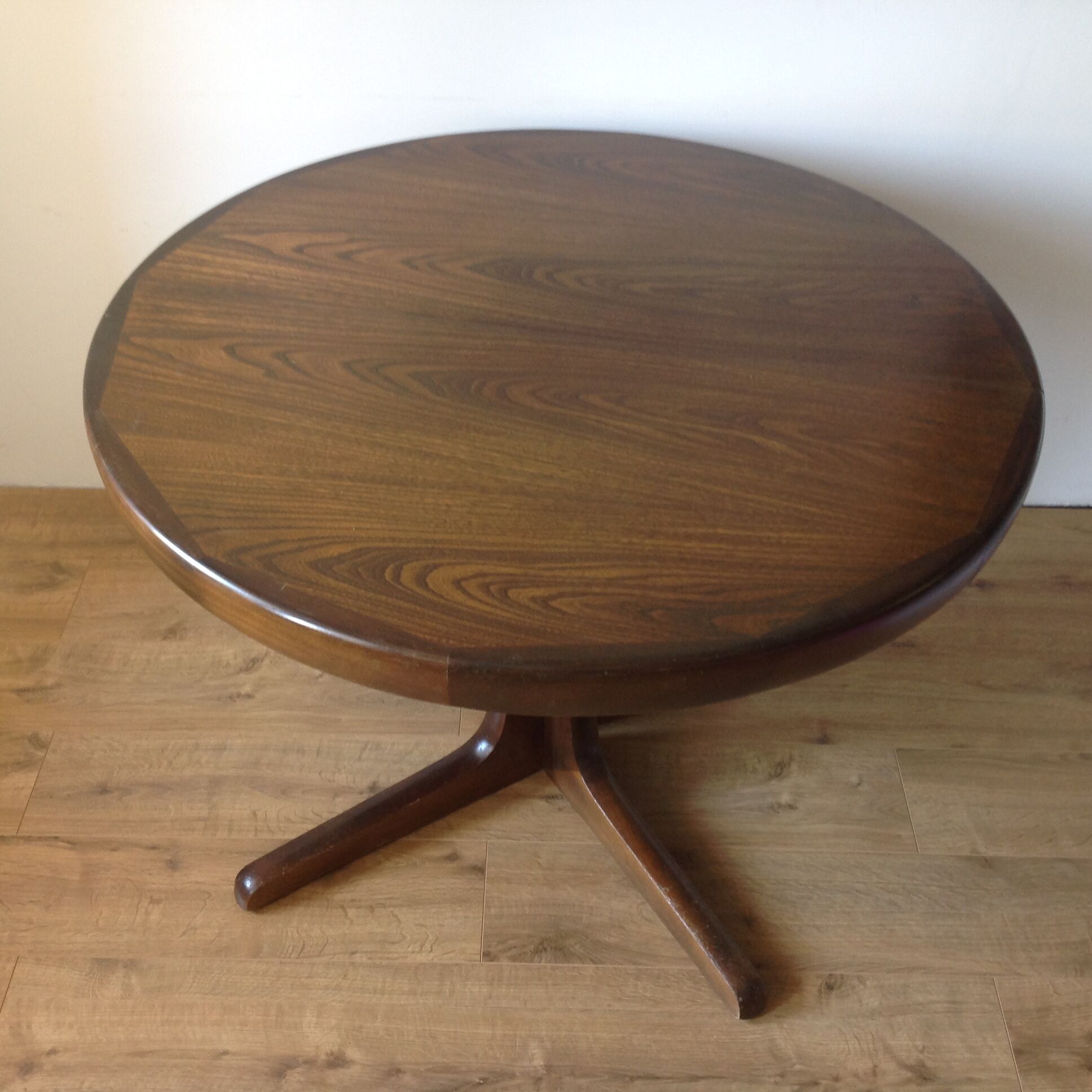 Baumann elm round table 2 extensions