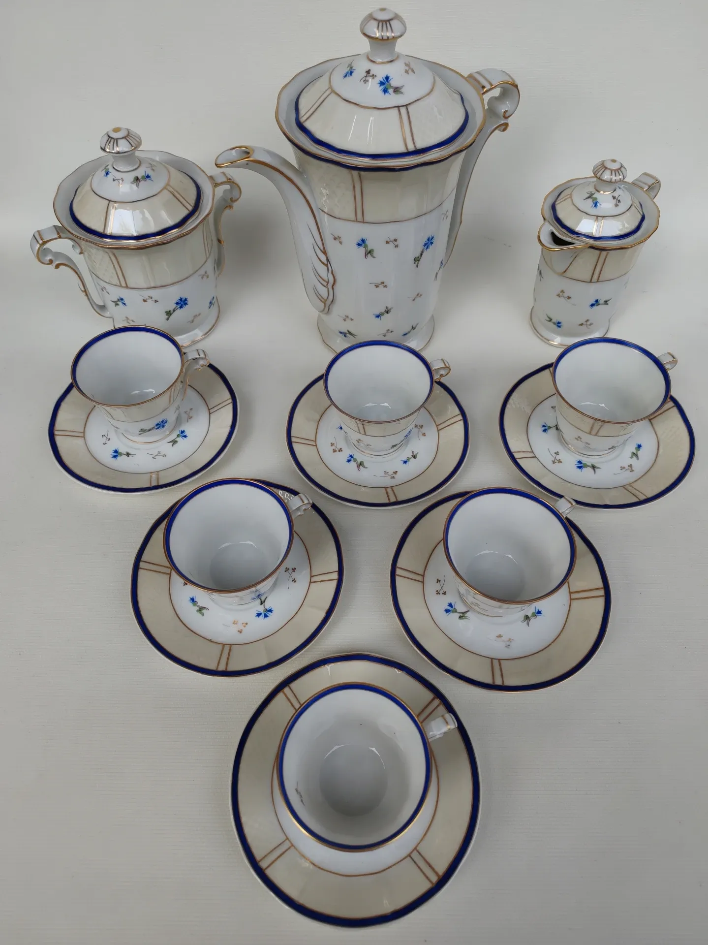 Coffee service in Limoges porcelain, by Bernardaud. 1930s.