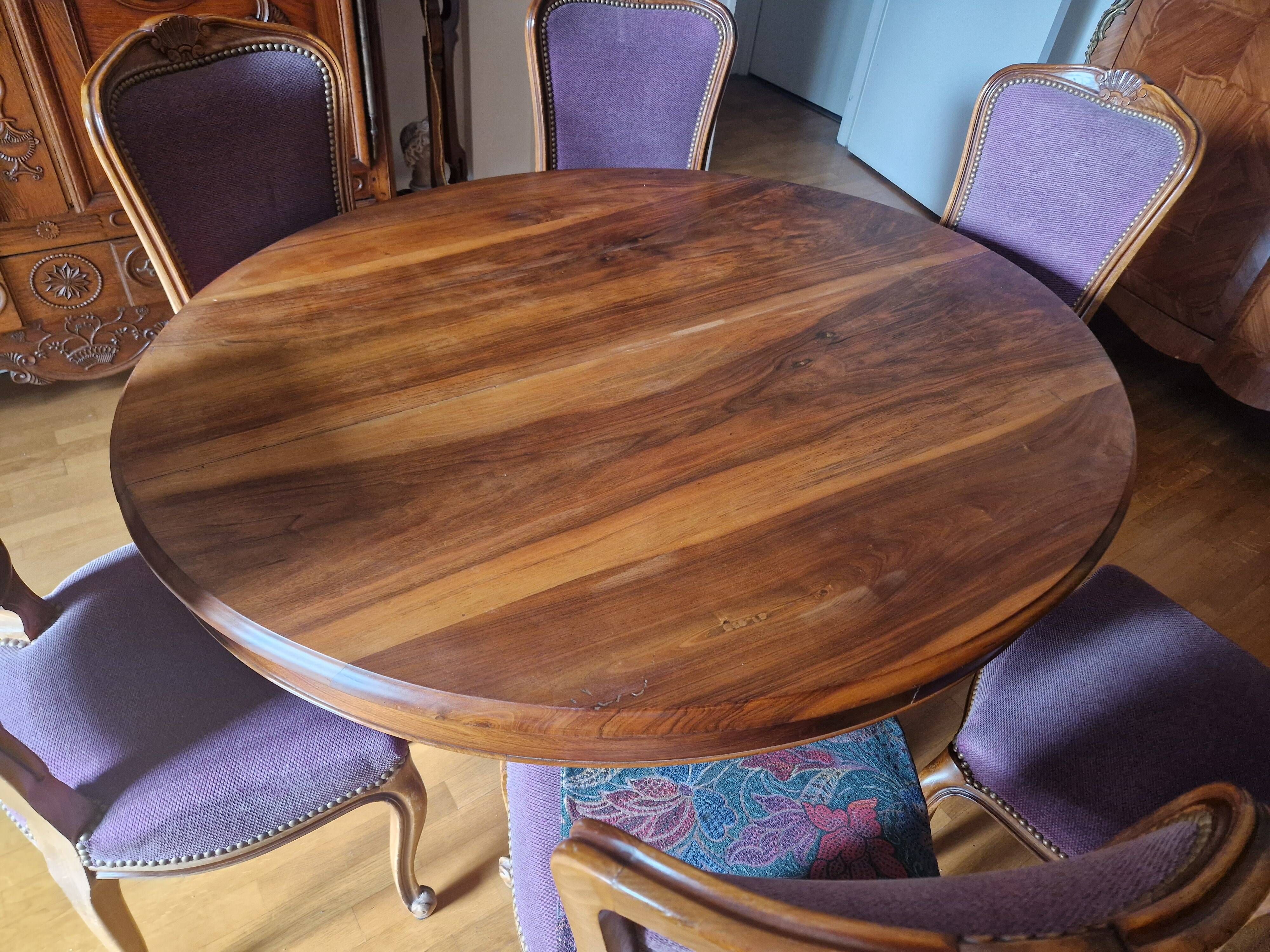 Solid walnut gueridon table for 6 to 16 guests.