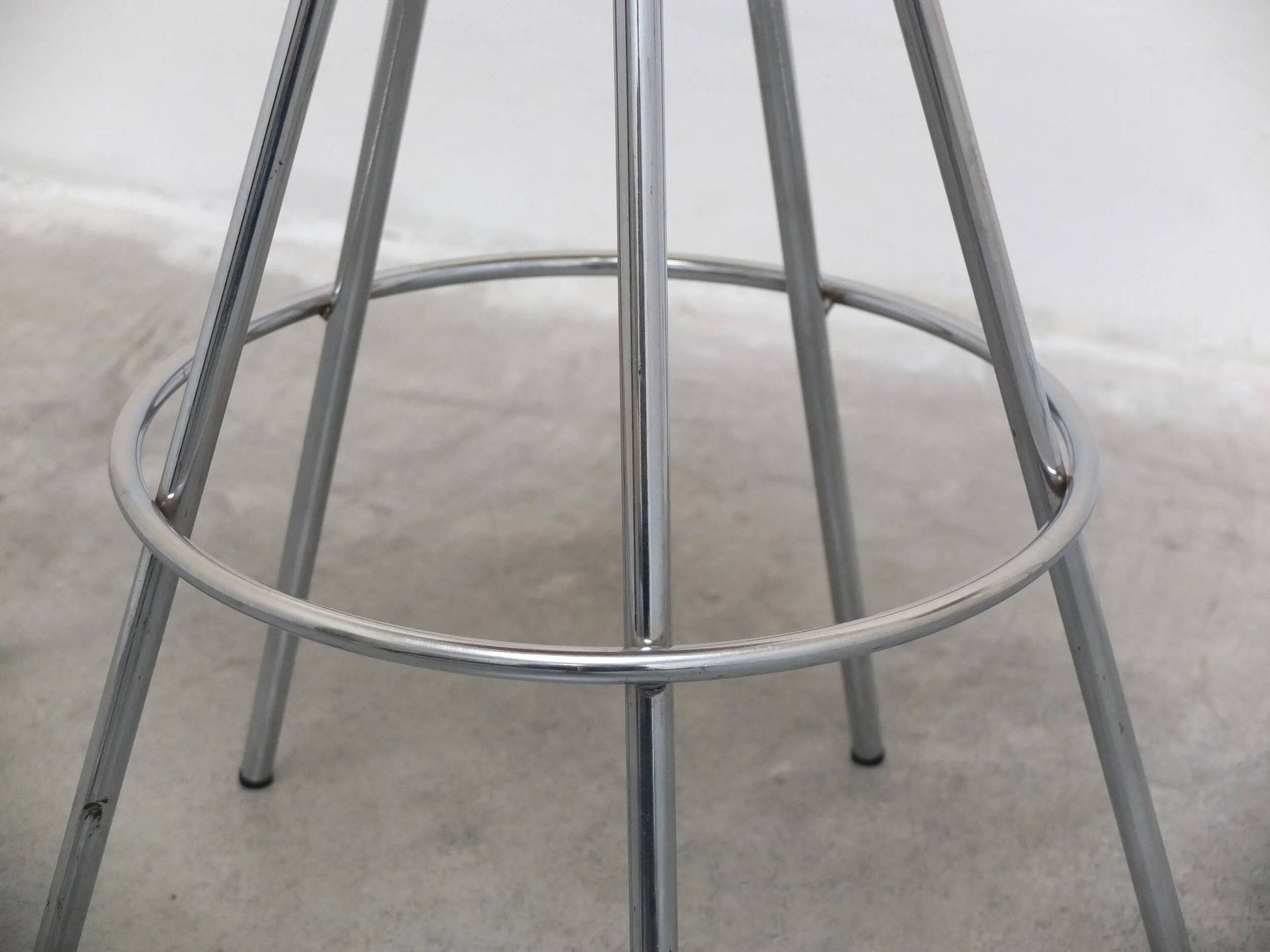 Pair of 'Jamaica' swivel bar stools by Pepe Cortès for BD Barcelona, 1990s