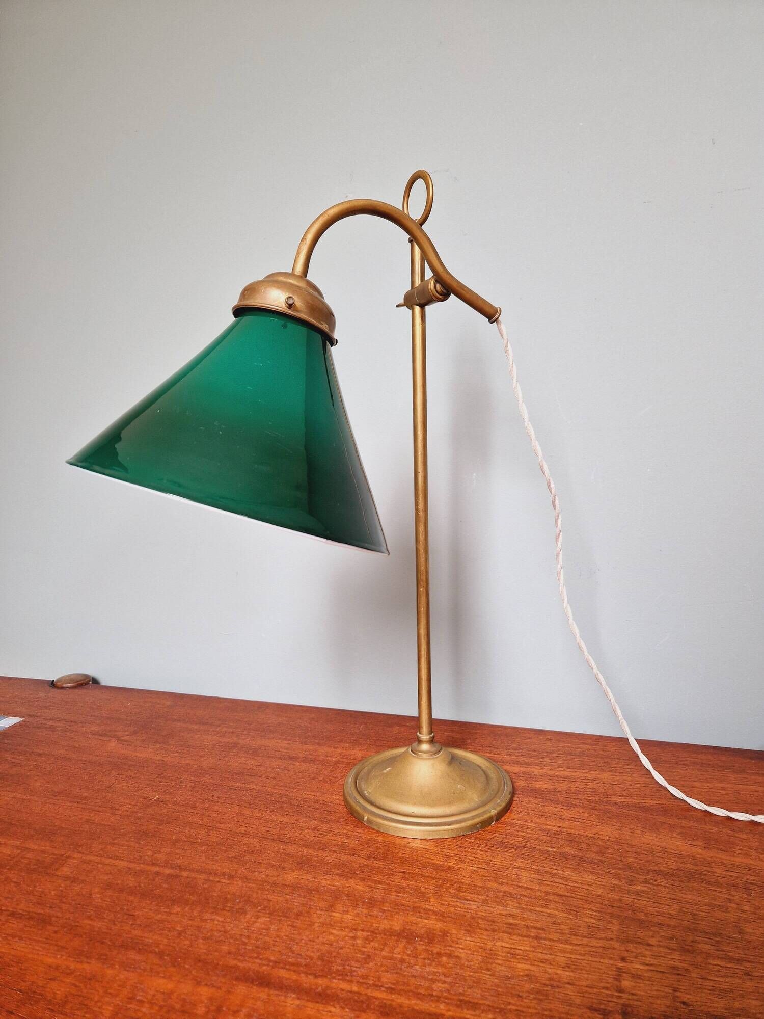 Art Deco desk lamp in brass and conical green opaline, 1920s-30s