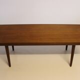 Table basse en teck de conception danoise des années 1960.