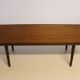 Table basse en teck de conception danoise des années 1960.