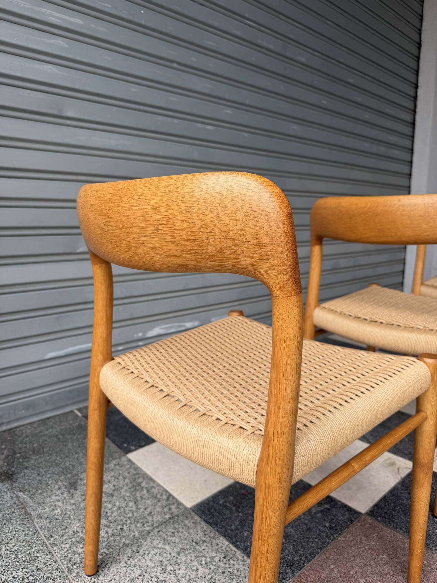 Set of 4 Møller 75 chairs in oak