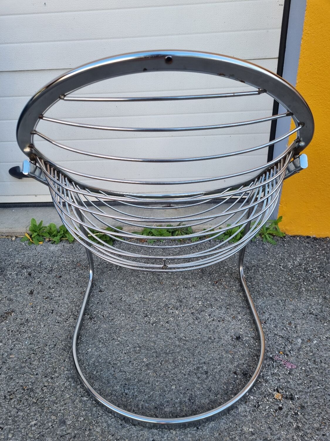 Chair egg metal