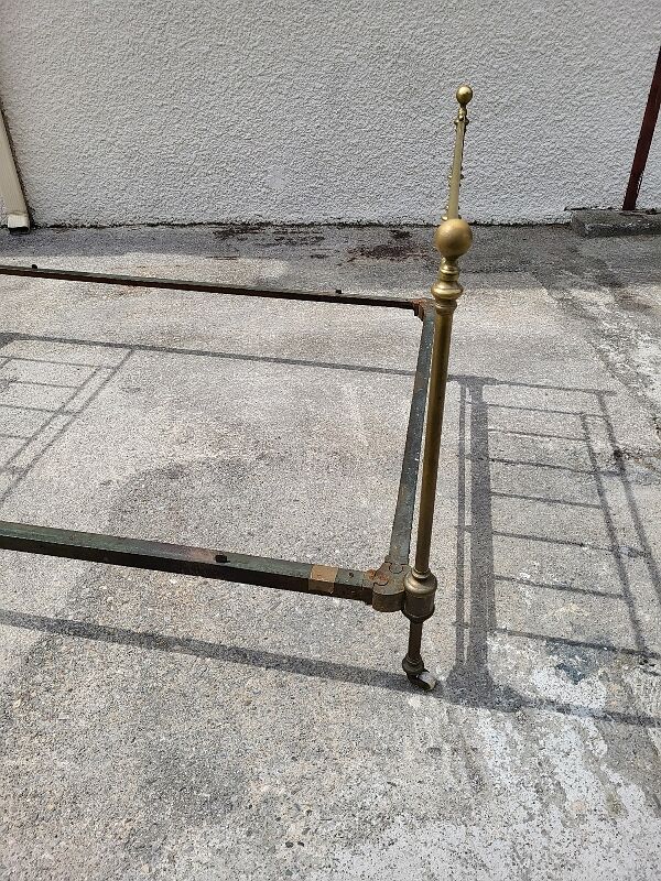 Lit en laiton dore 140 x 190 en couchage