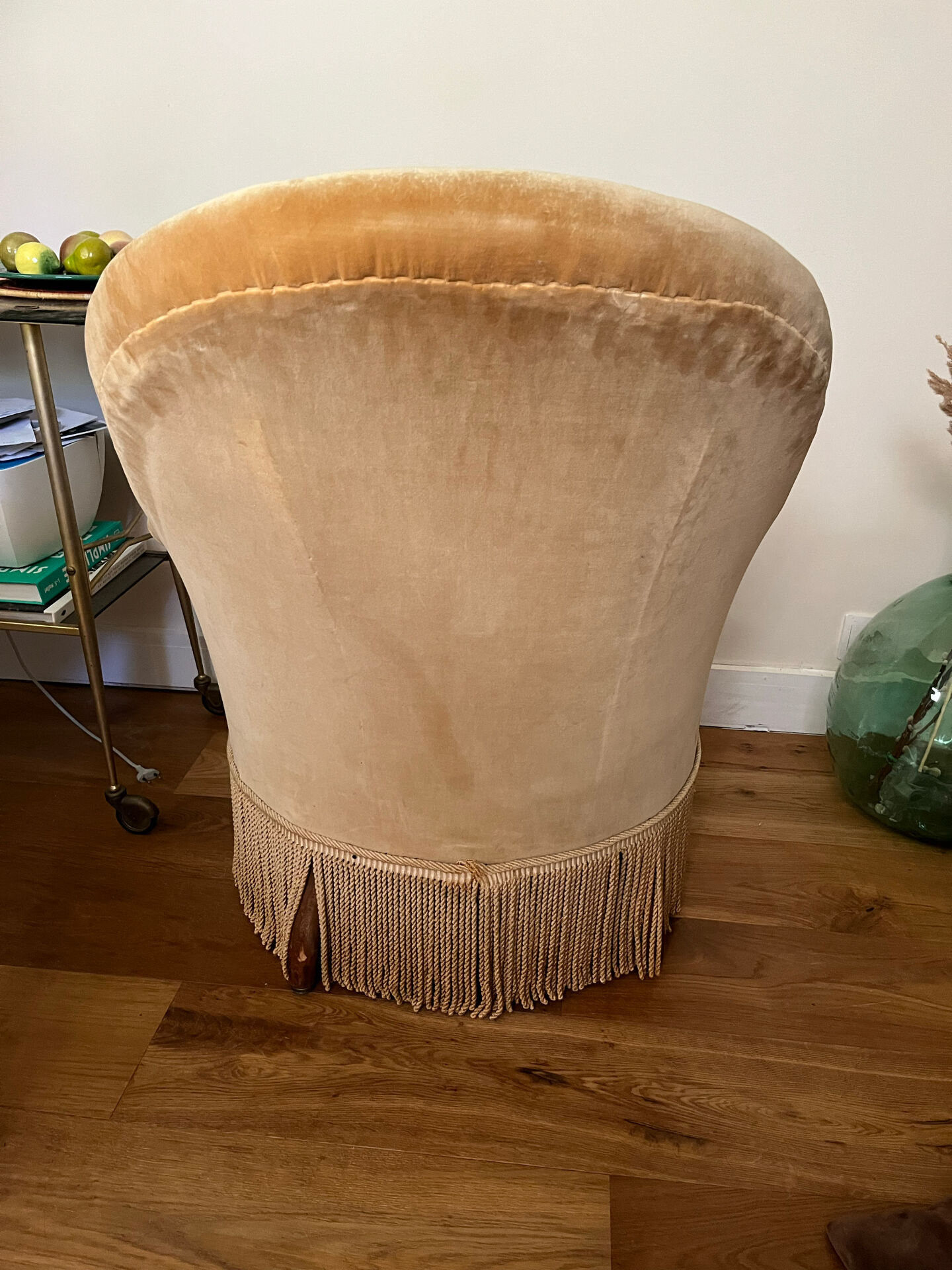 Joli fauteuil crapaud ancien velours moutarde