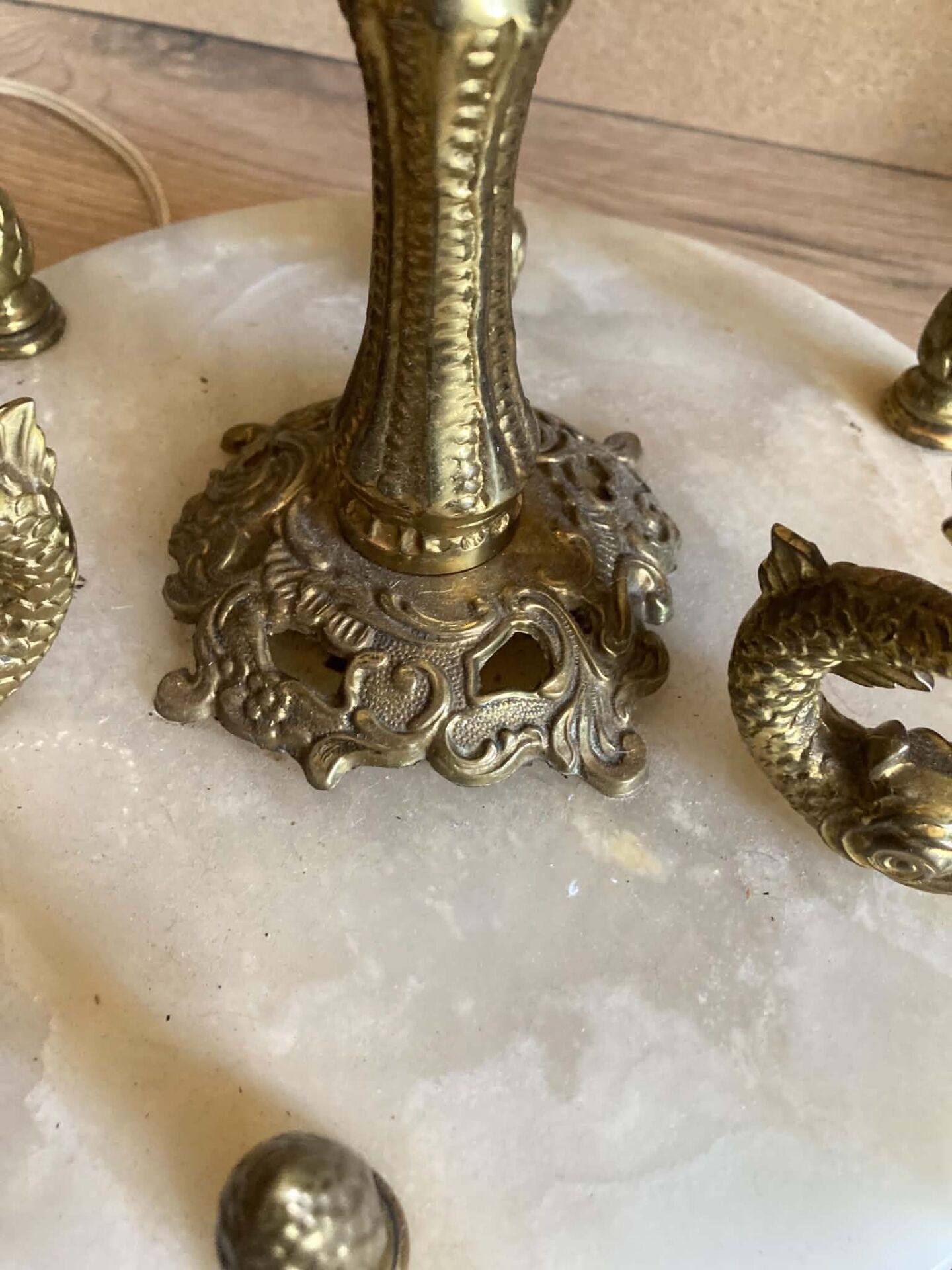 Lampadaire candélabre néo-classique en laiton doré et onyx — Style Flo