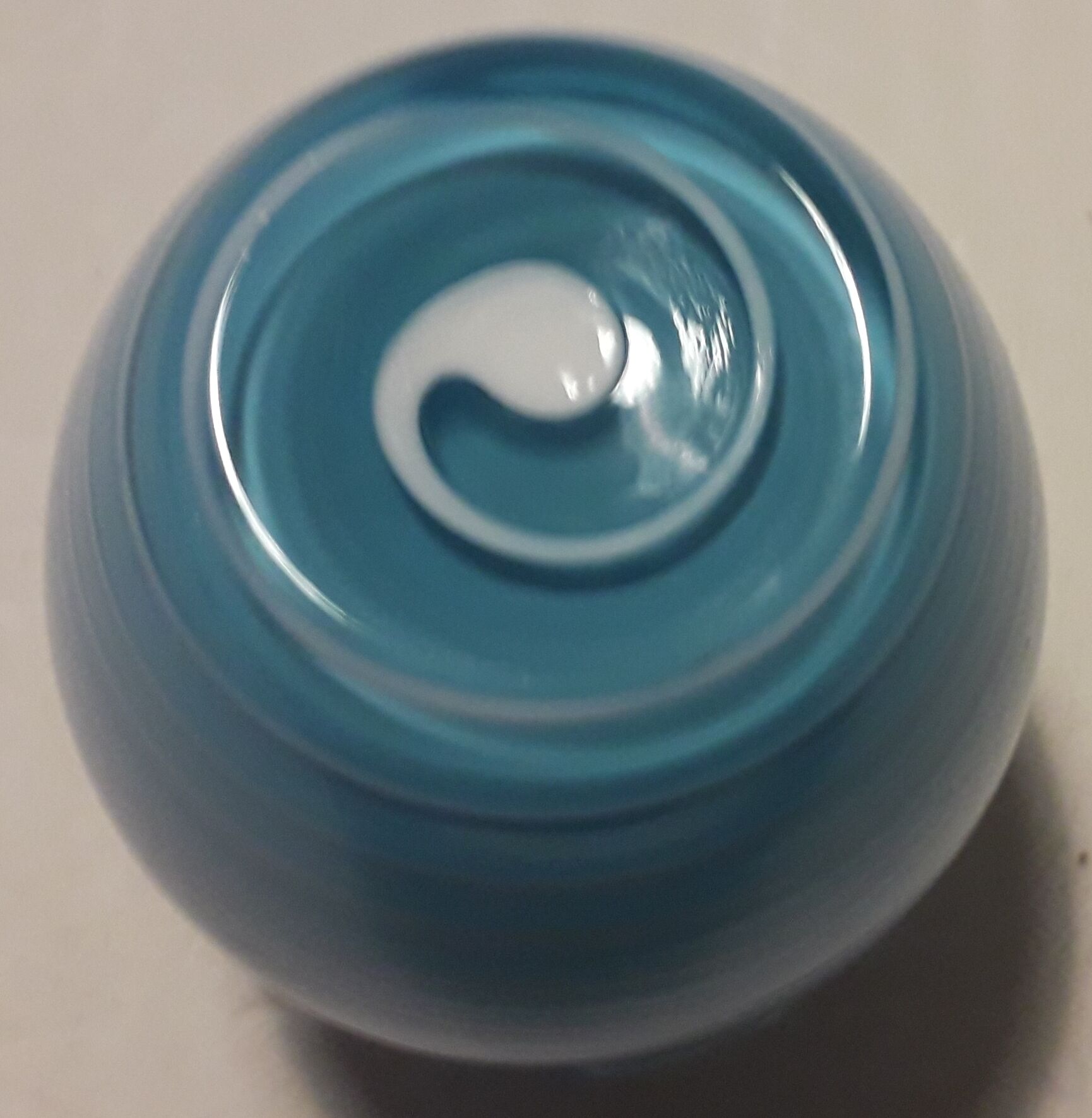 Glass vase blue and white breath