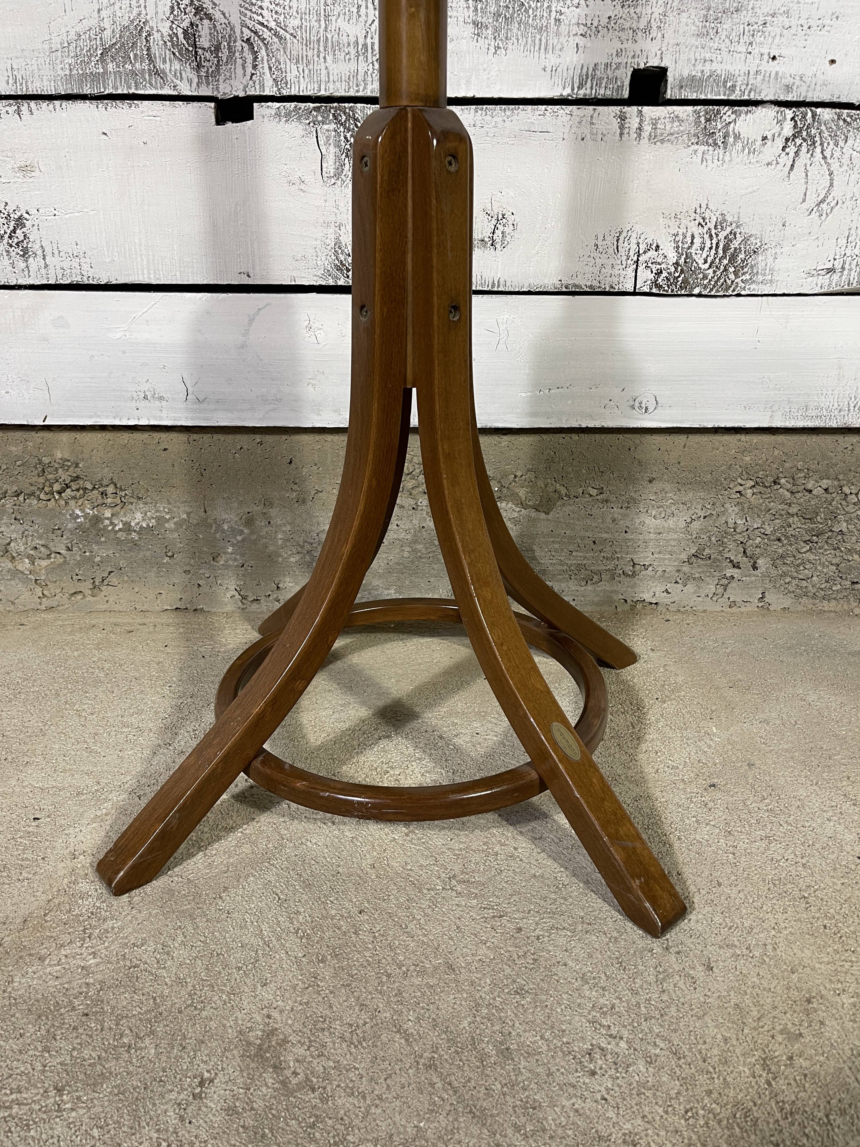 Baumann parrot coat rack