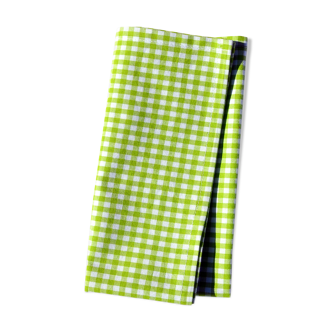 Napkin in green & white gingham pattern