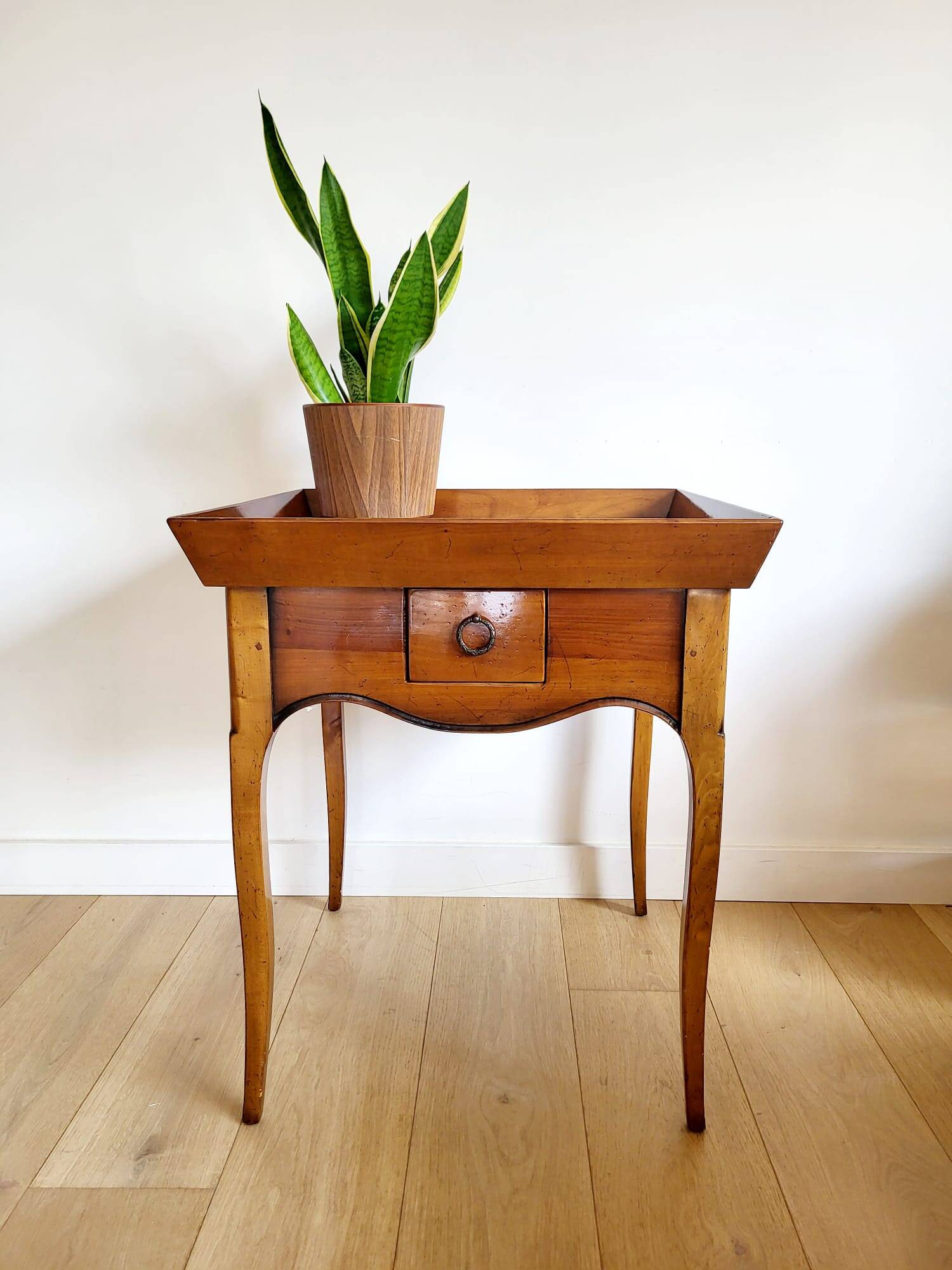 Bijzettafel of butlertafel, kersenhout, Frankrijk