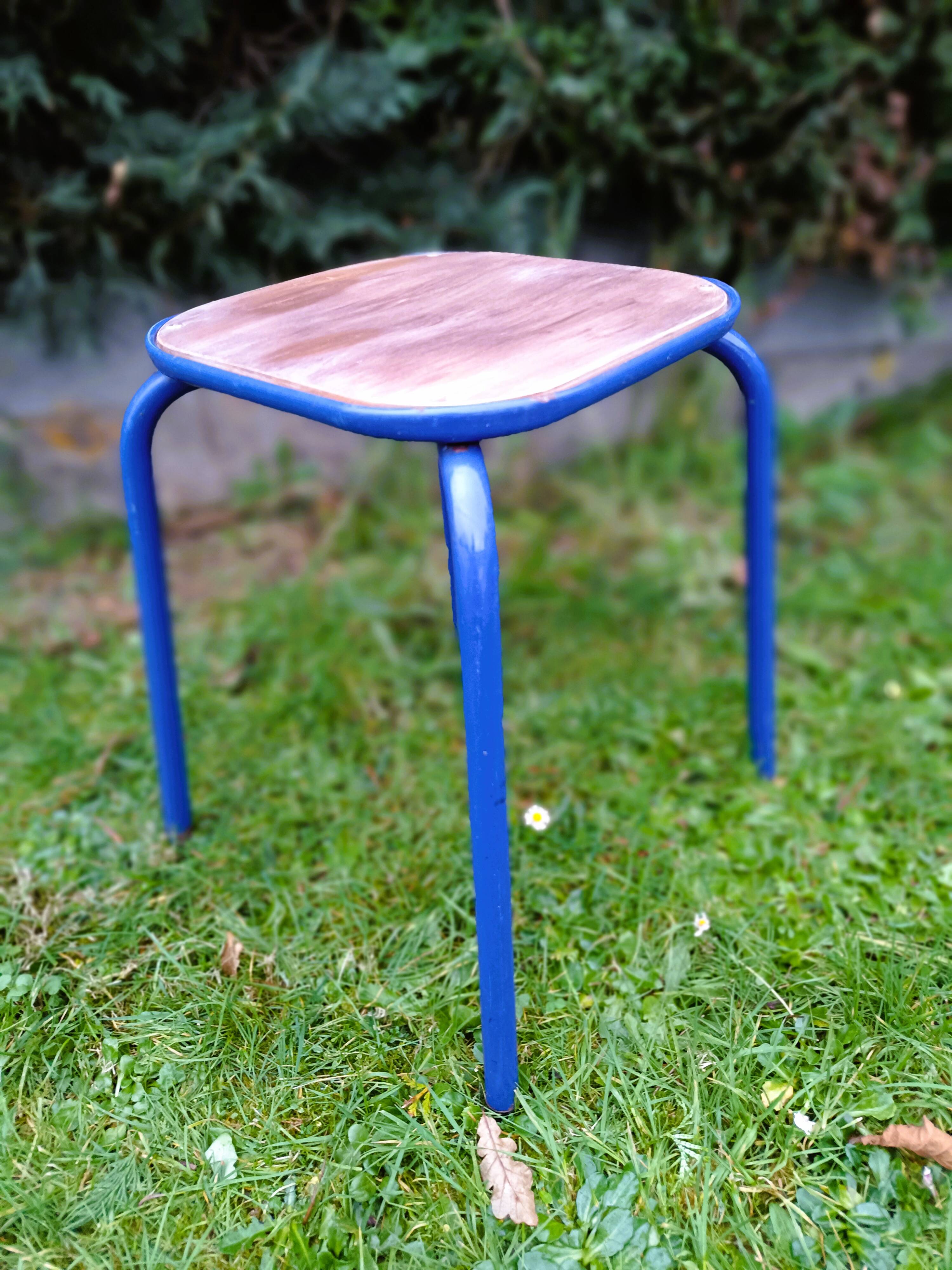 Low industrial stool
