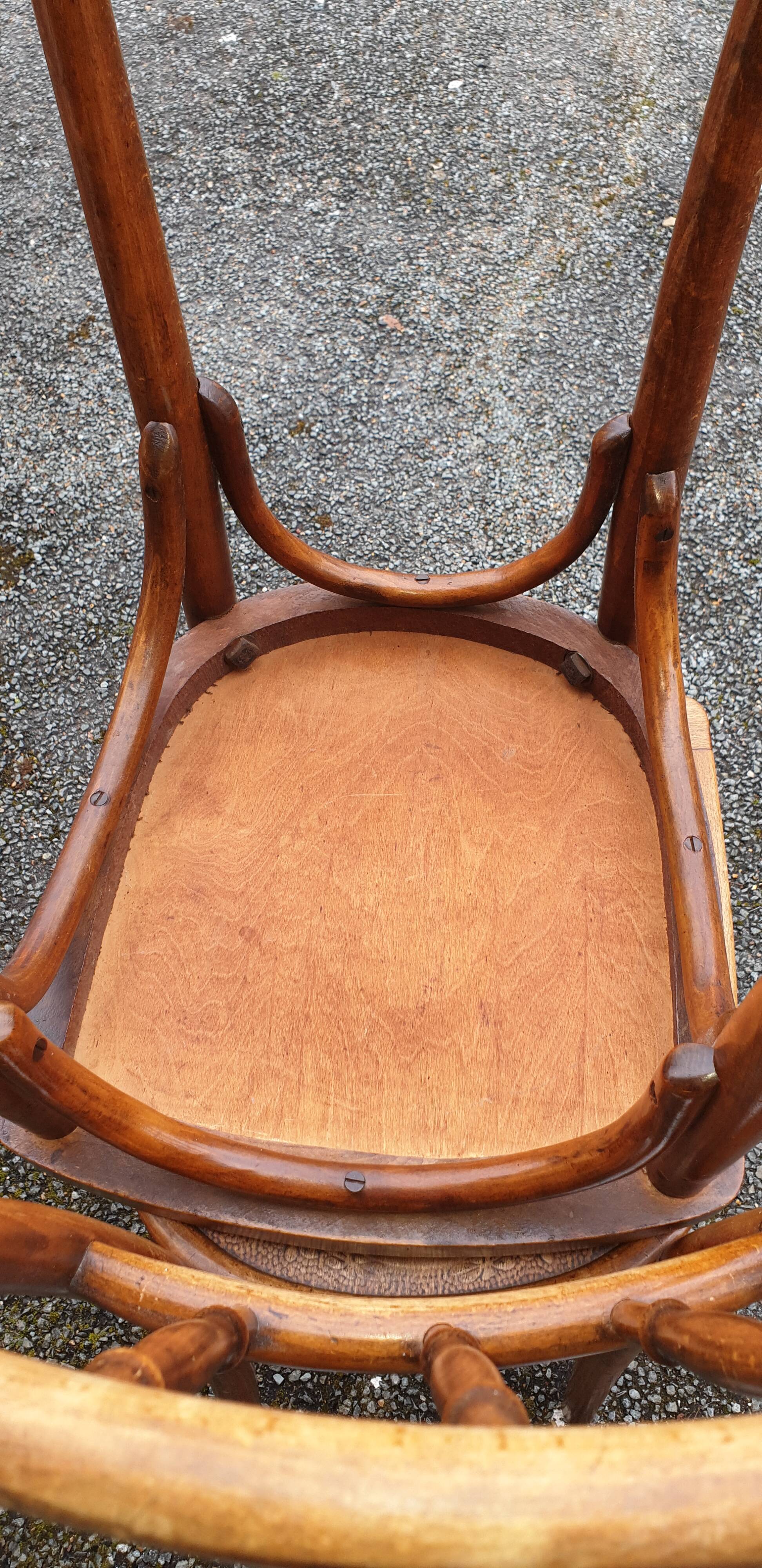 4 curved wooden chairs 1920/1940.