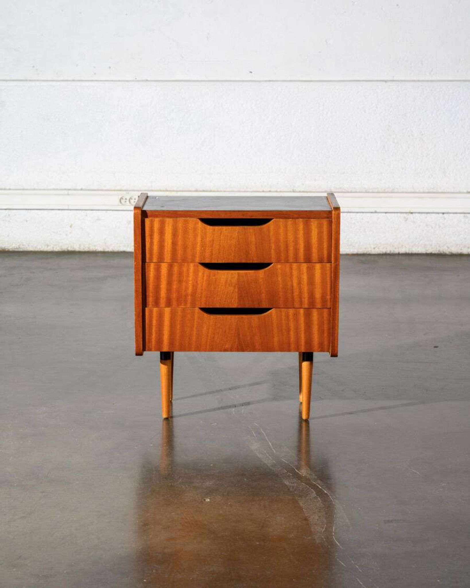 Bedside table with 3 drawers