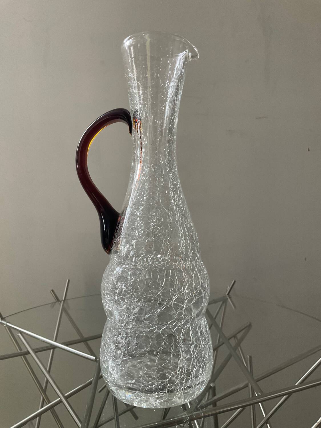 Pichet vintage en verre craquelé et ambré