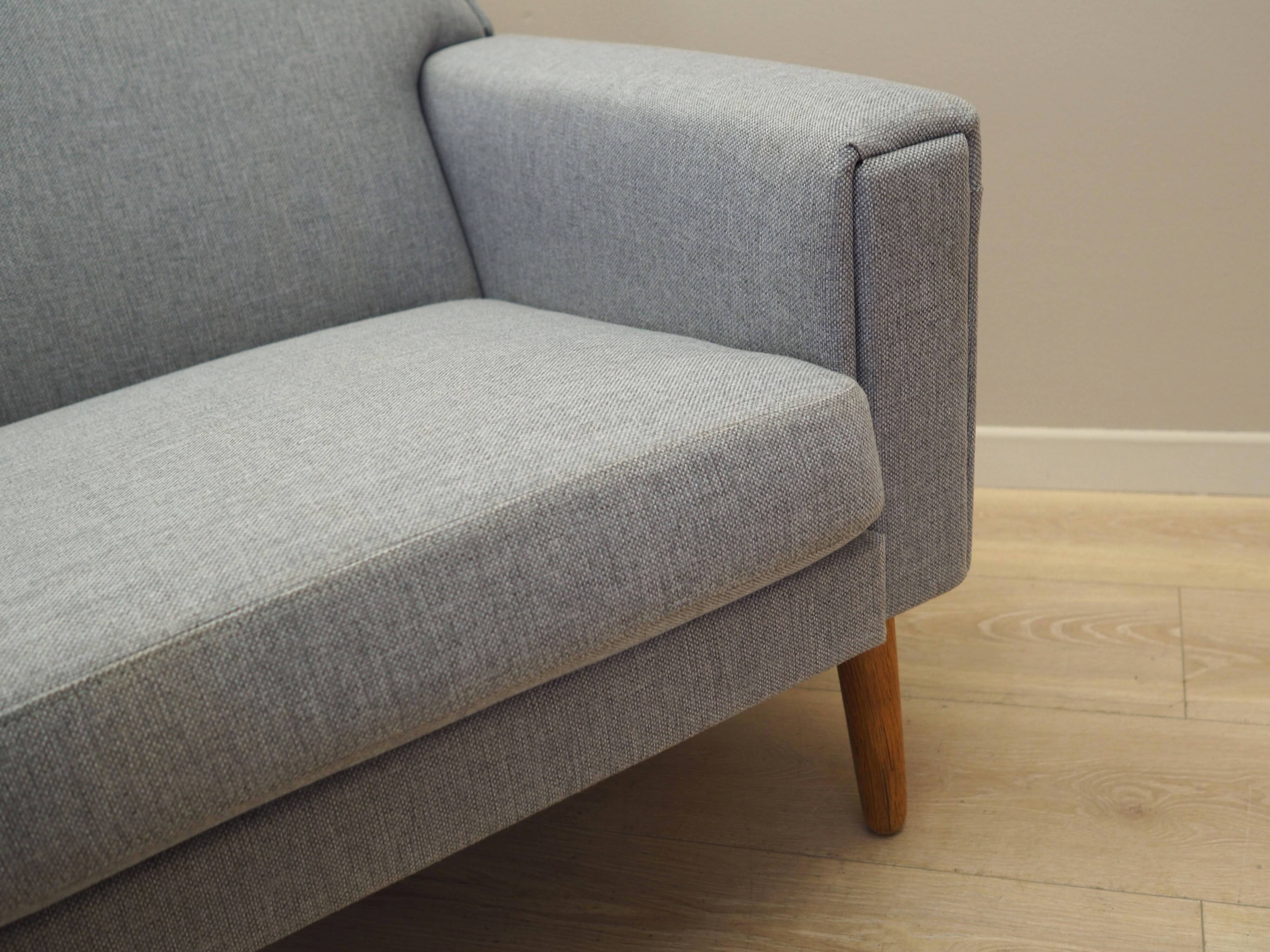 Fauteuil gris, design danois, années 1970, production : Danemark