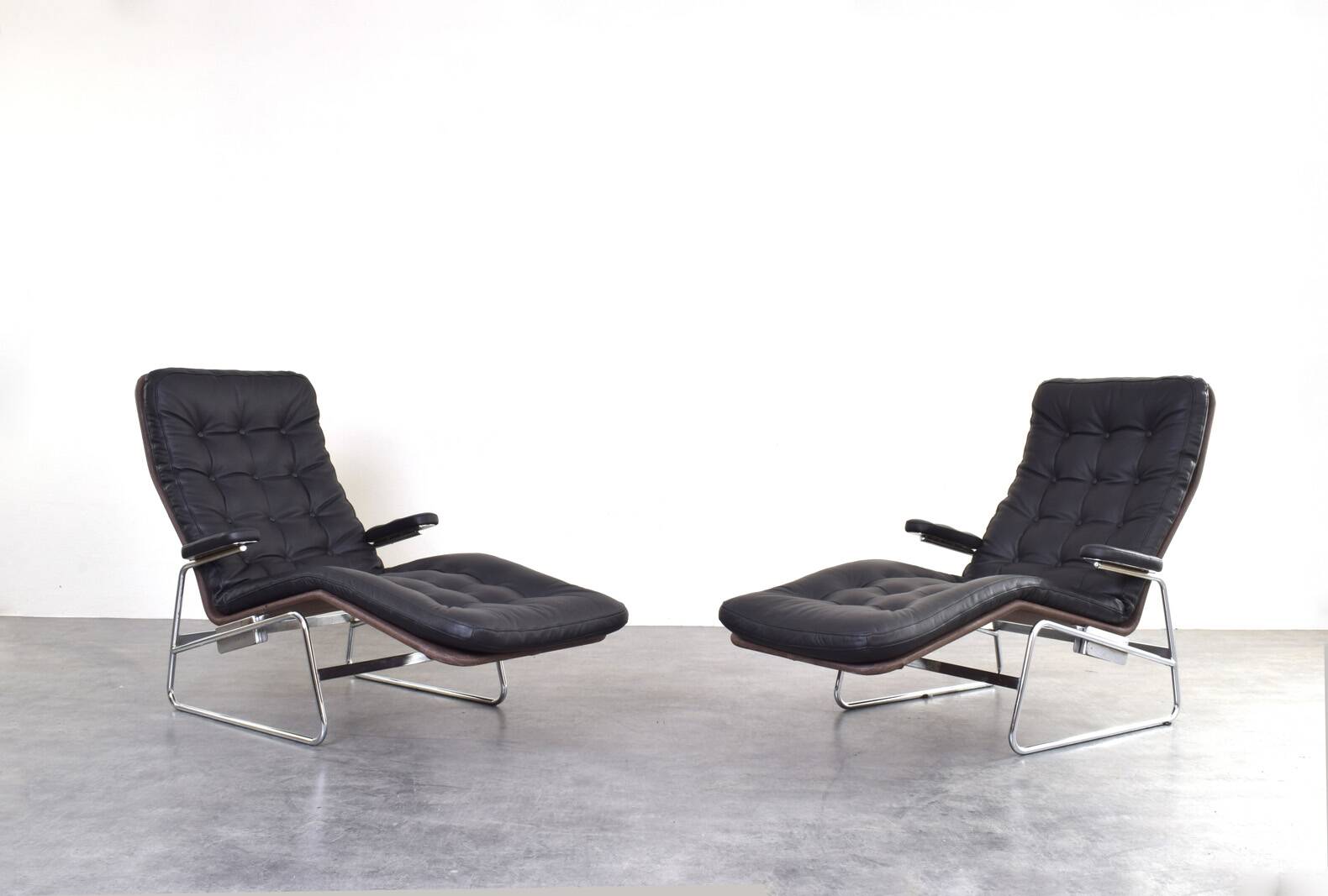 Bauhaus Leather and Chrome Model Fenix Chaise Longue by Sam Larsson for Dux