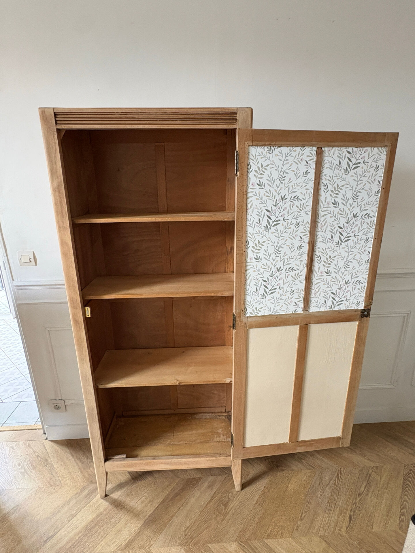 Armoire parisienne