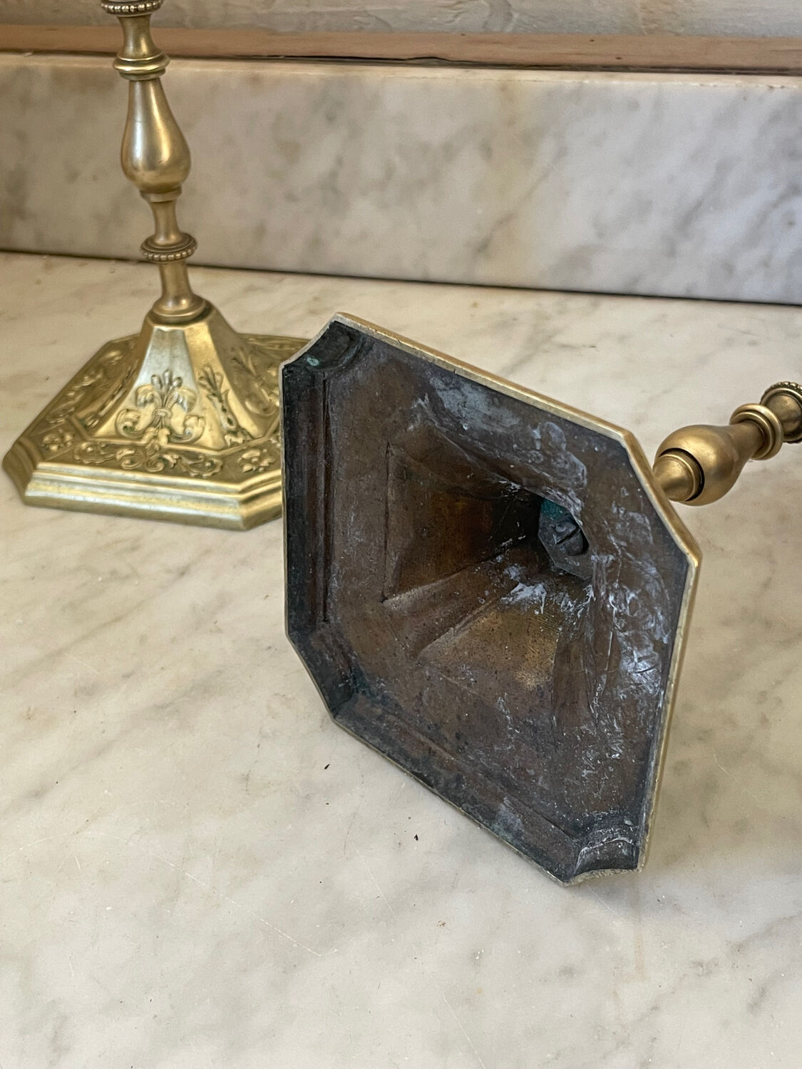 Paire de bougeoirs en laiton XIXème