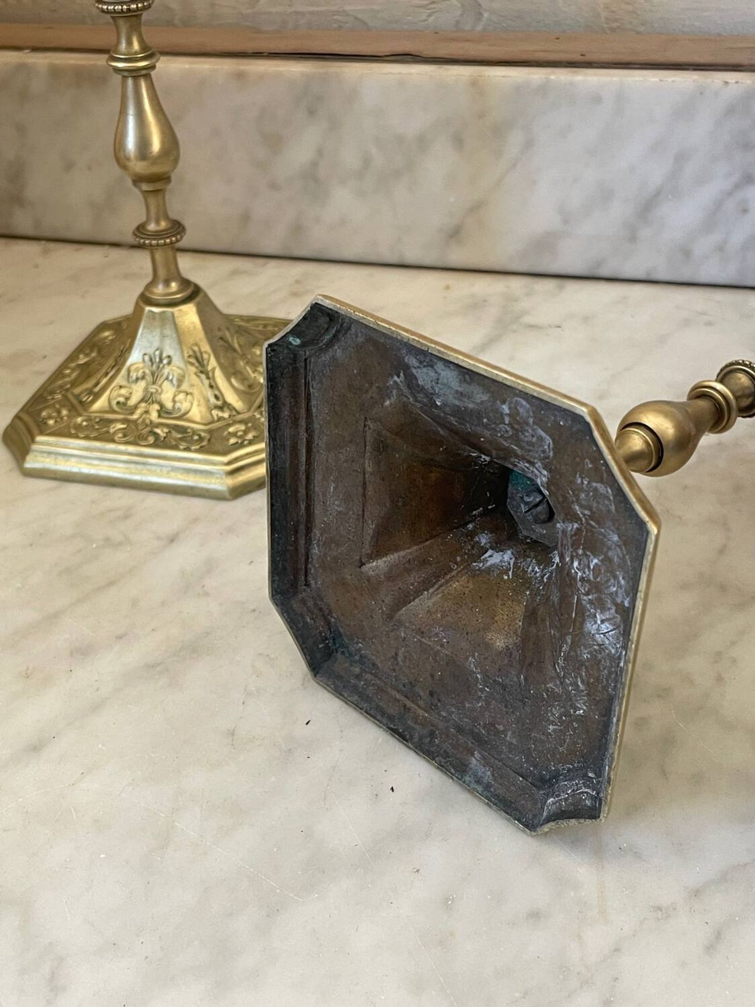 Paire de bougeoirs en laiton XIXème