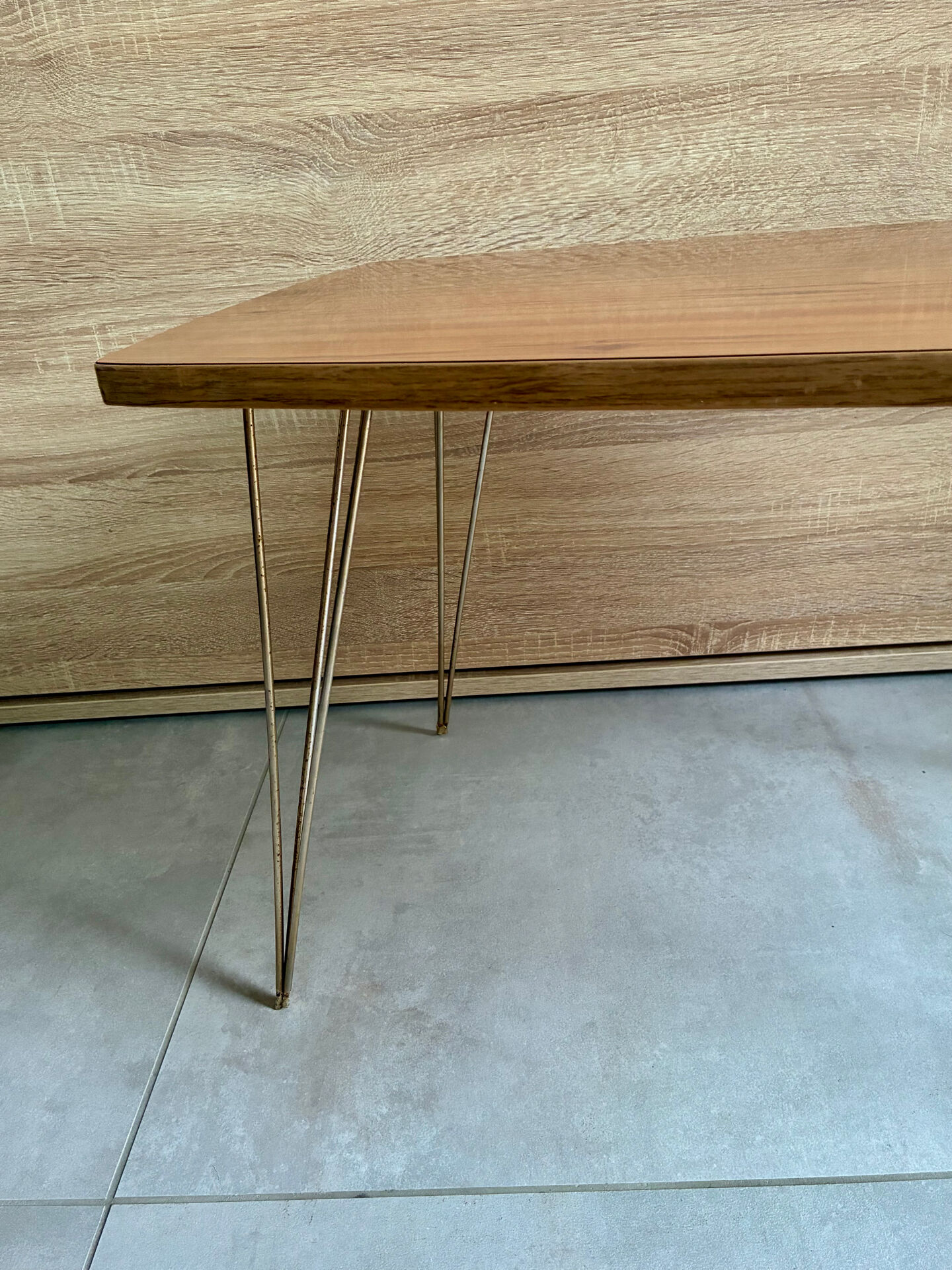 Table basse vintage 1960 Formica teck et pieds laiton