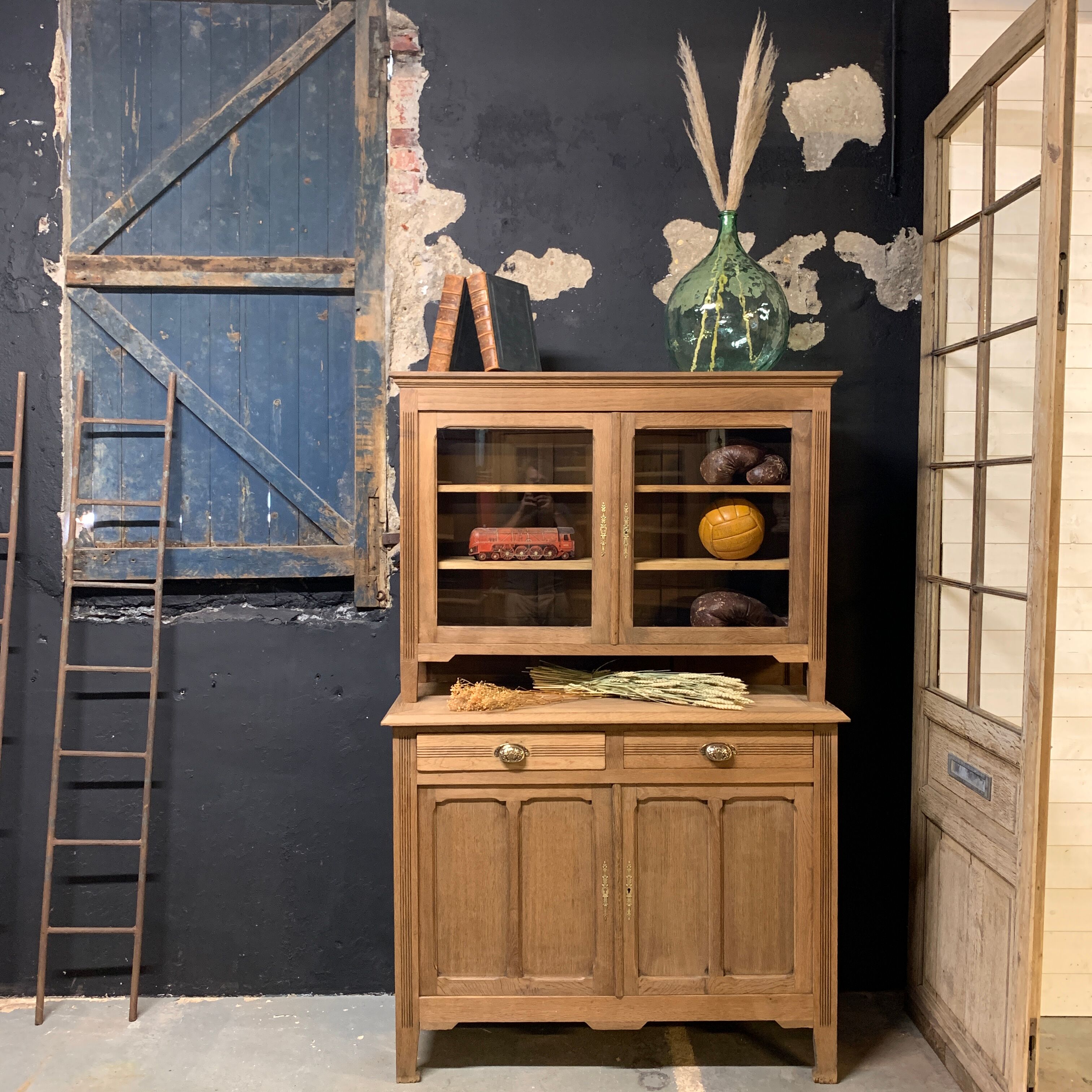 Former 1950 oak croess