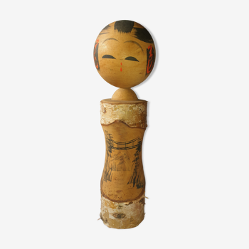 Poupée kokeshi traditionnelle