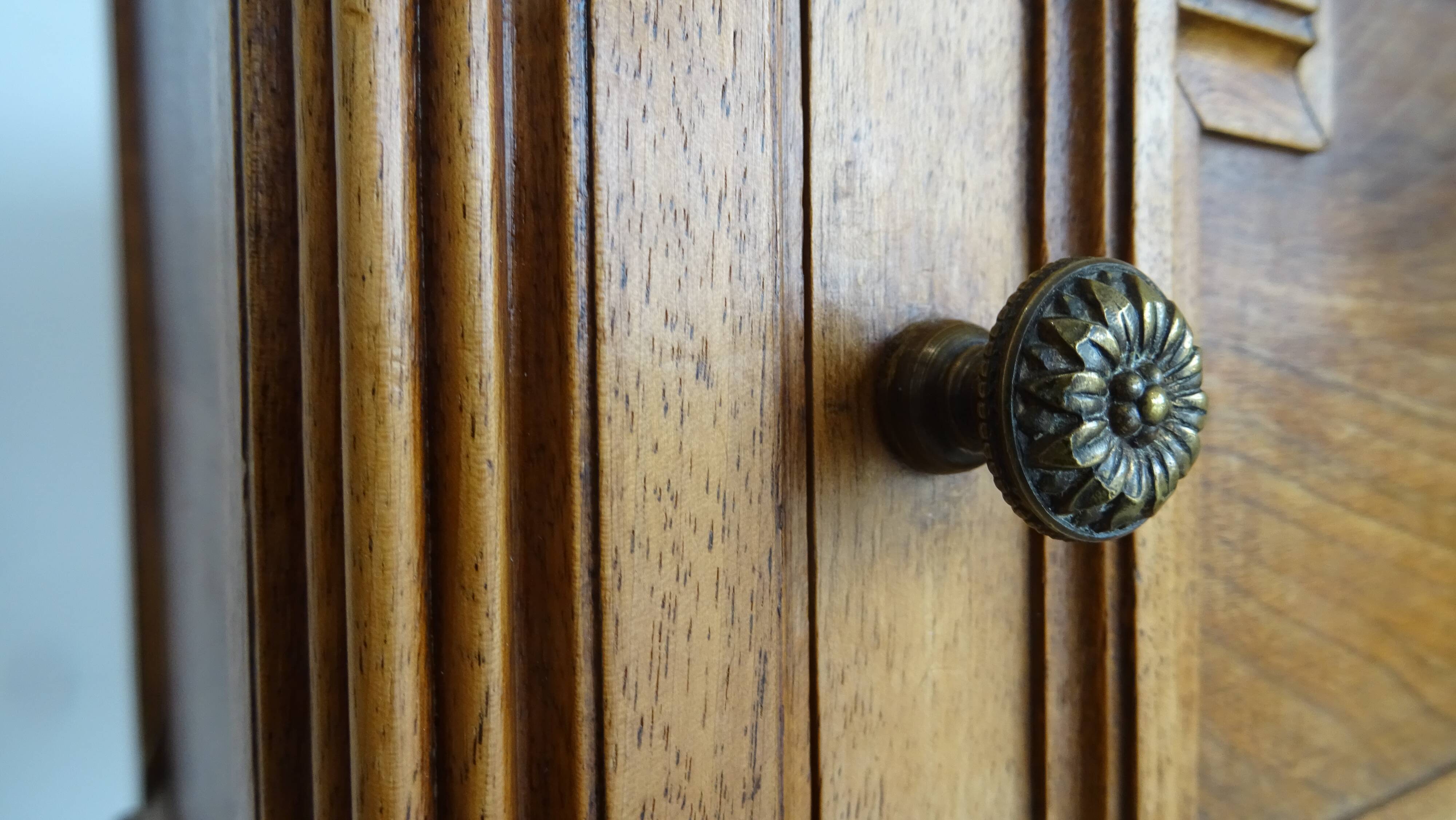 Bedside table - early 1900 - marble/ceramic