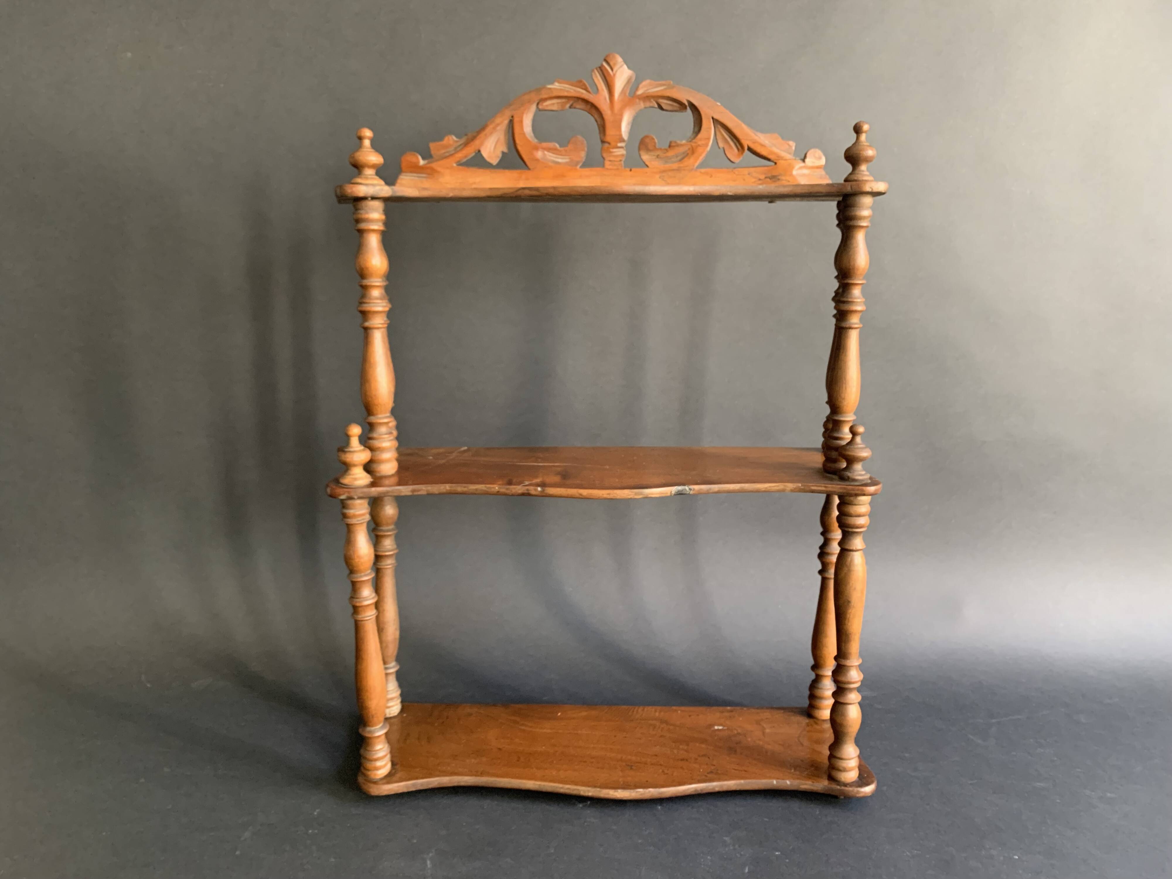 Wall shelf with pediment, in turned Napoleon III wood