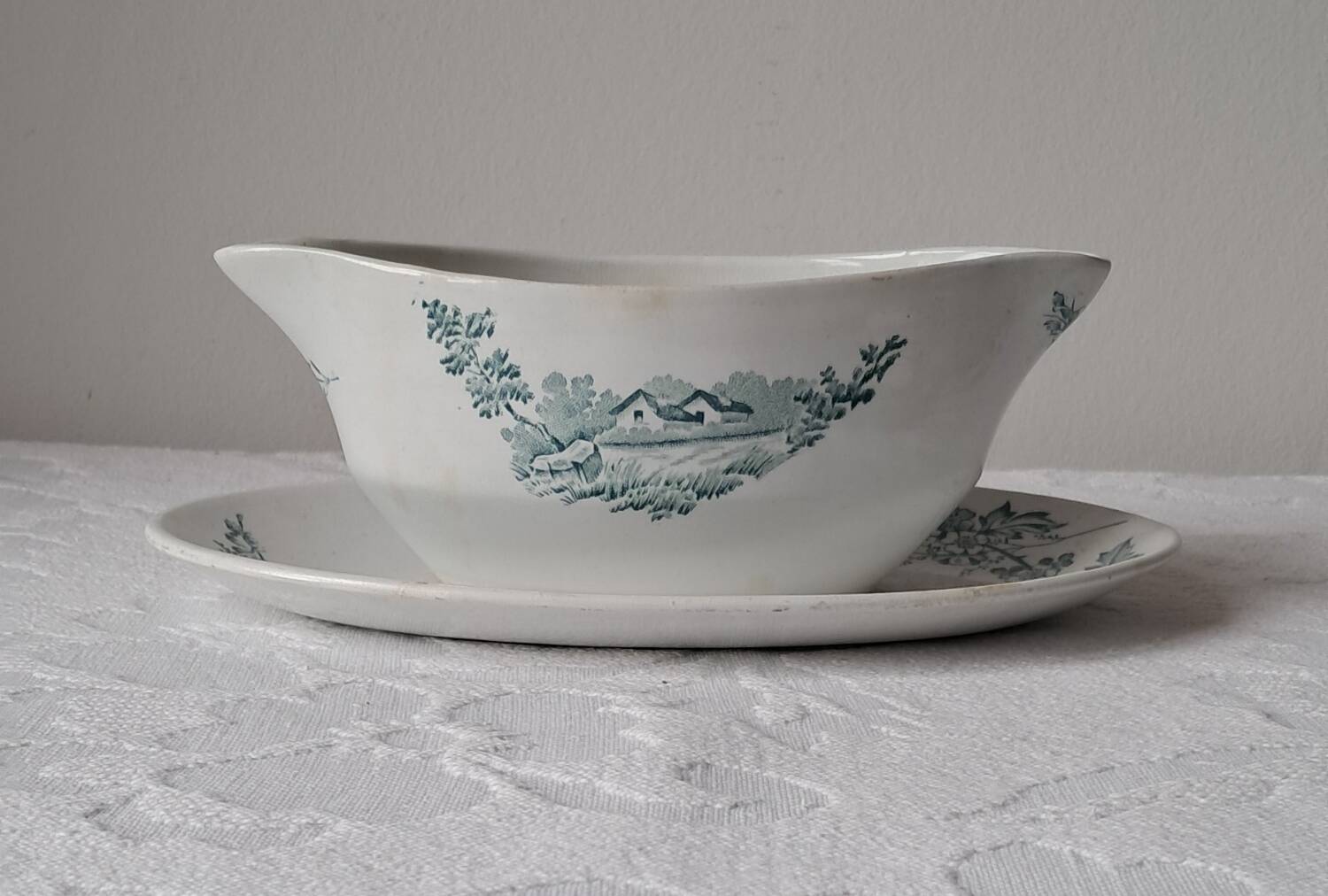 Sauceboat from Pexonne pottery. Country model in ironstone.