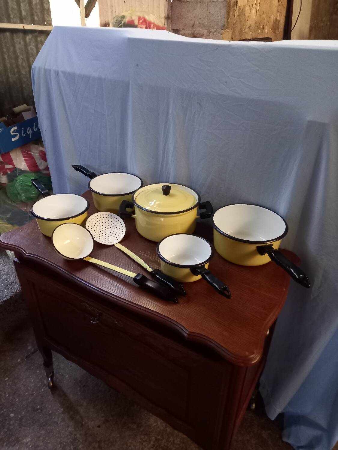 Set of 7 vintage enameled pans