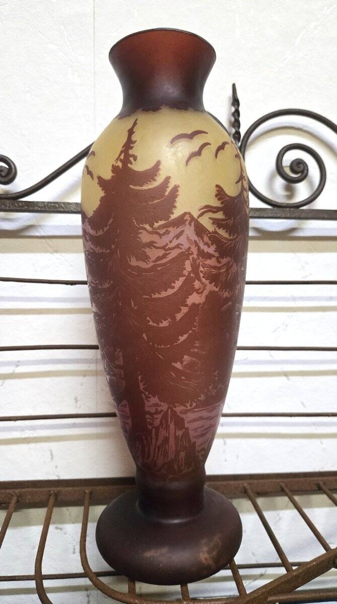 Très grand Vase en pate de verre – décor paysage montagneux – H 50 cm
