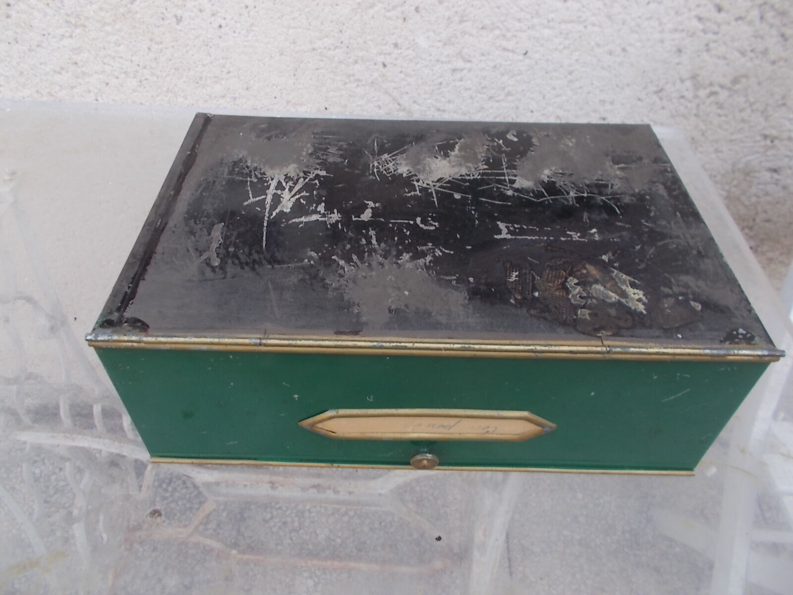 Iron flapper box