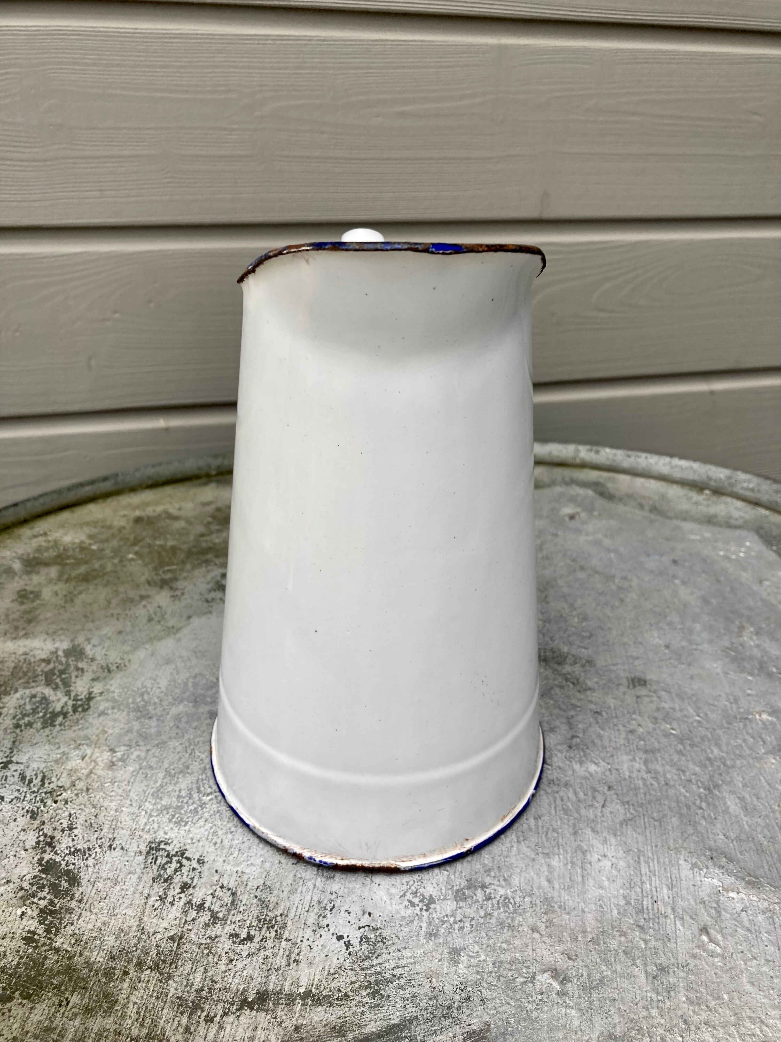 Small white enamelled broc