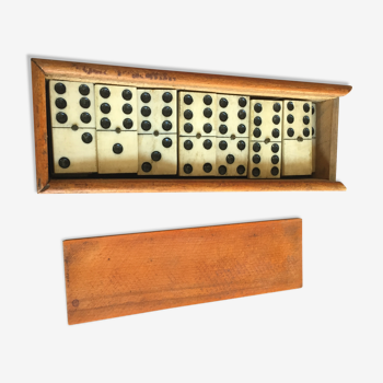 Game of ancient bone and ebony dominoes