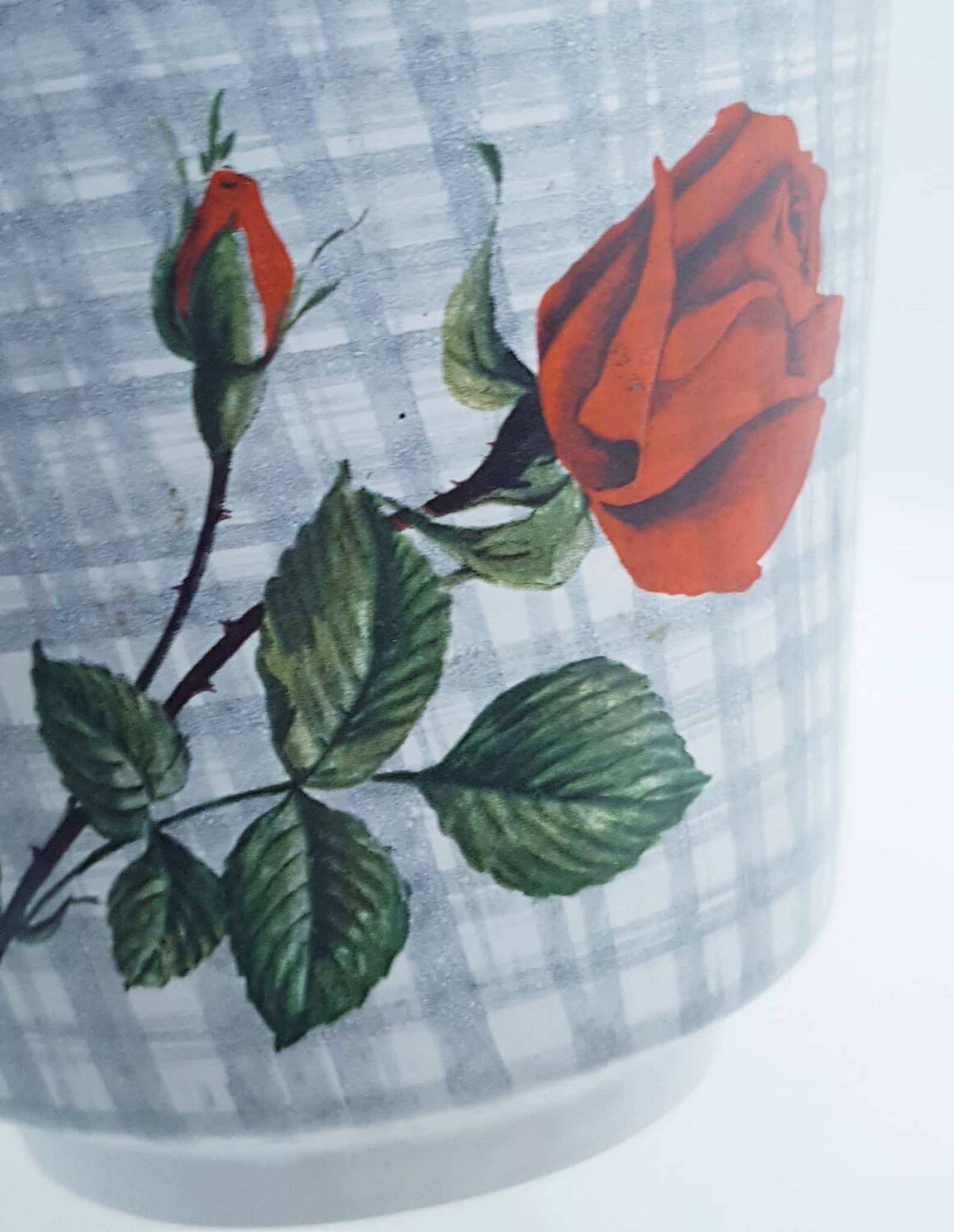 Vase rose en céramique hollandaise