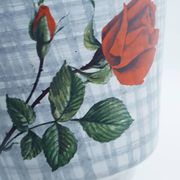 Vase rose en céramique hollandaise