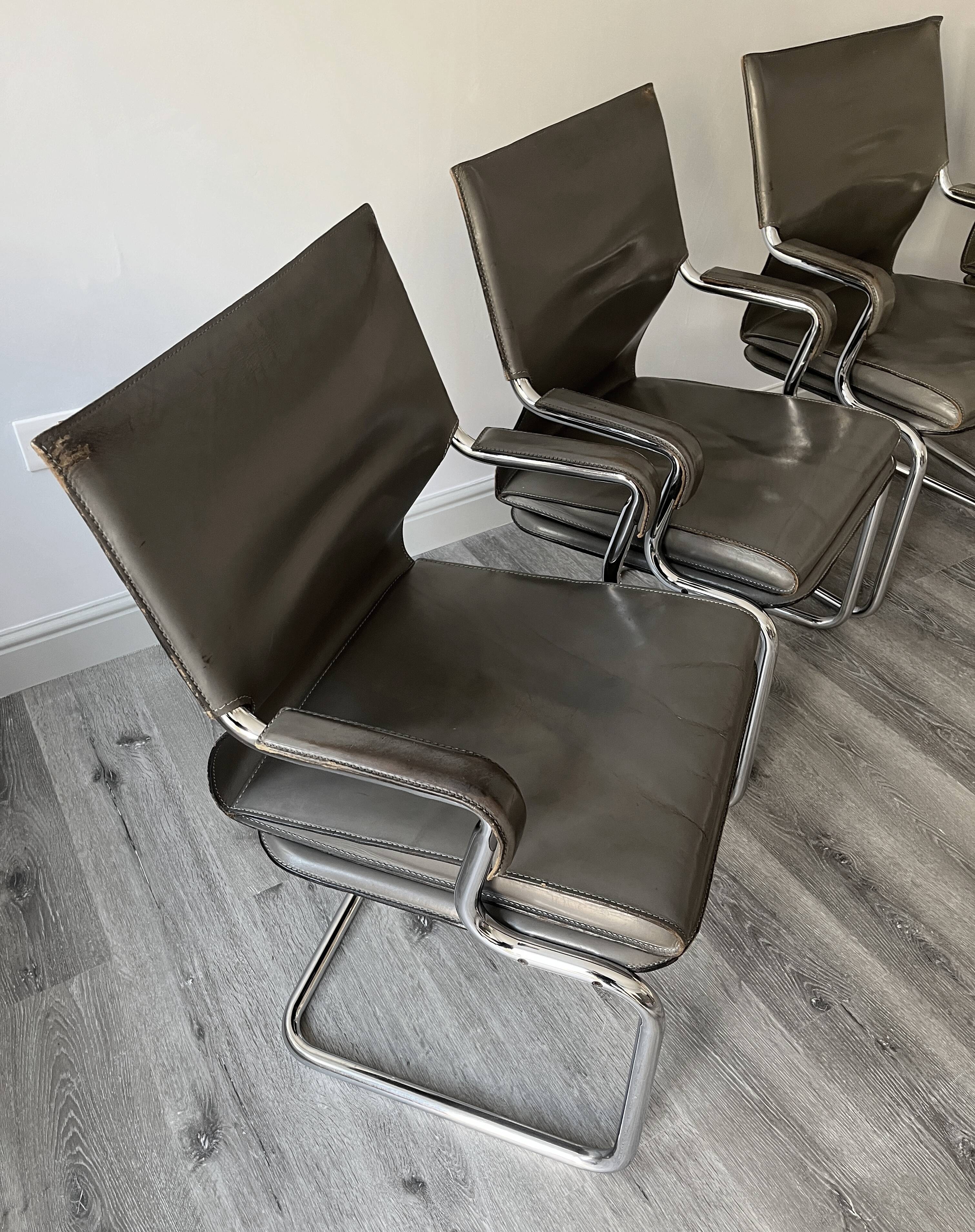 Set of 6 Uno chairs in grey leather on tubular chrome cantilevered frames