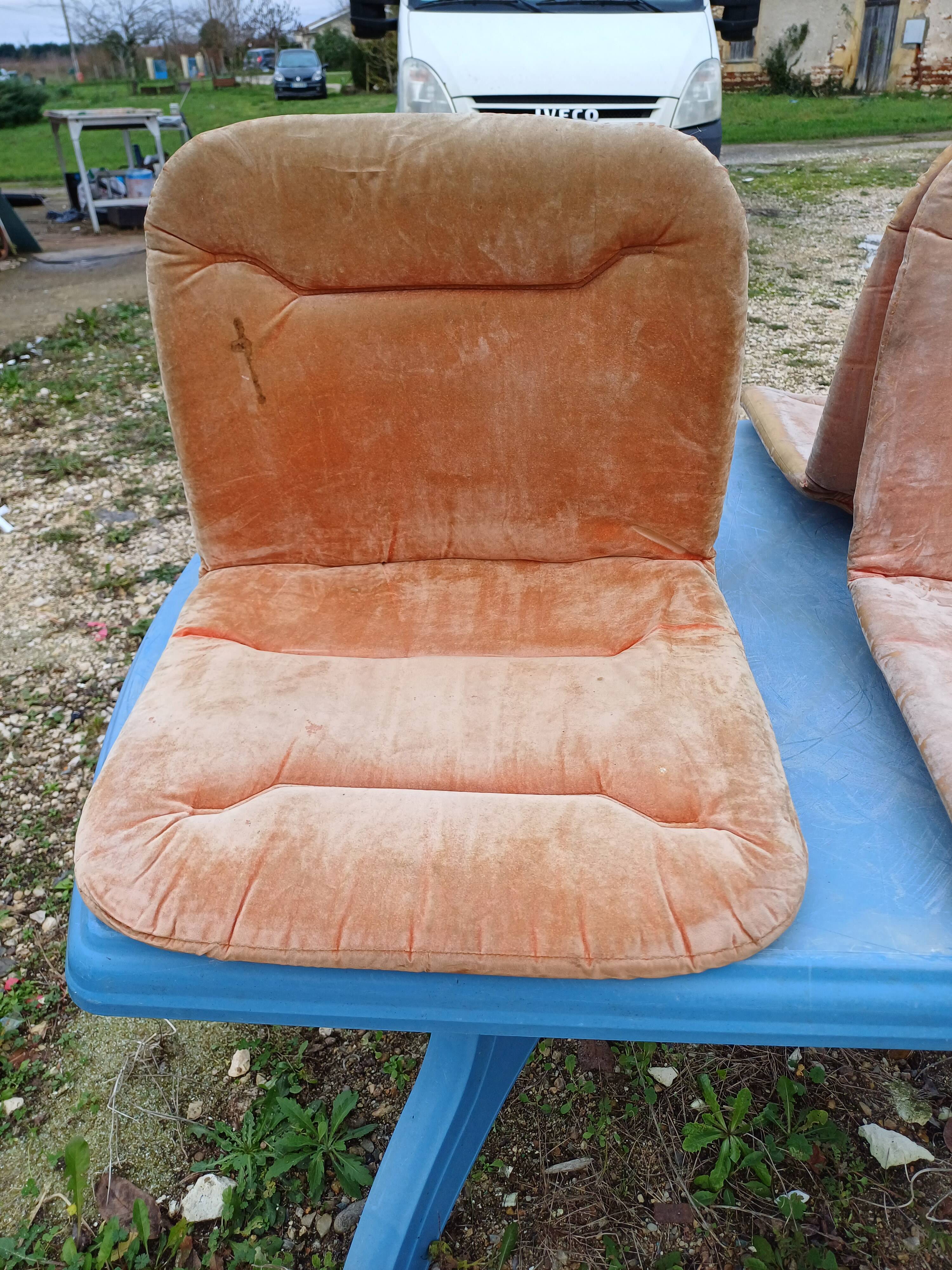 6 vintage Italian chairs from the 70s