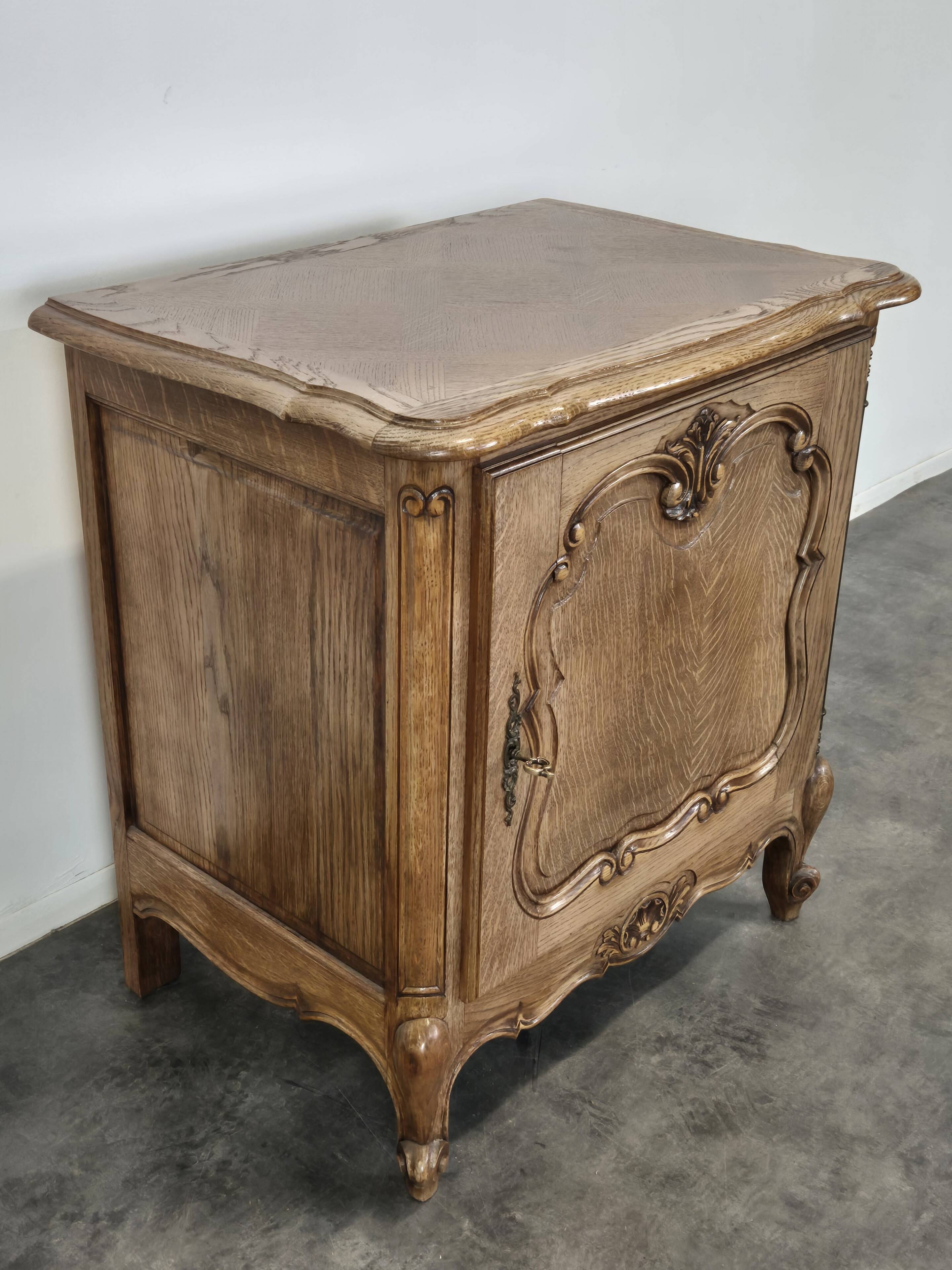 Oak confiturier in the Louis XV style.